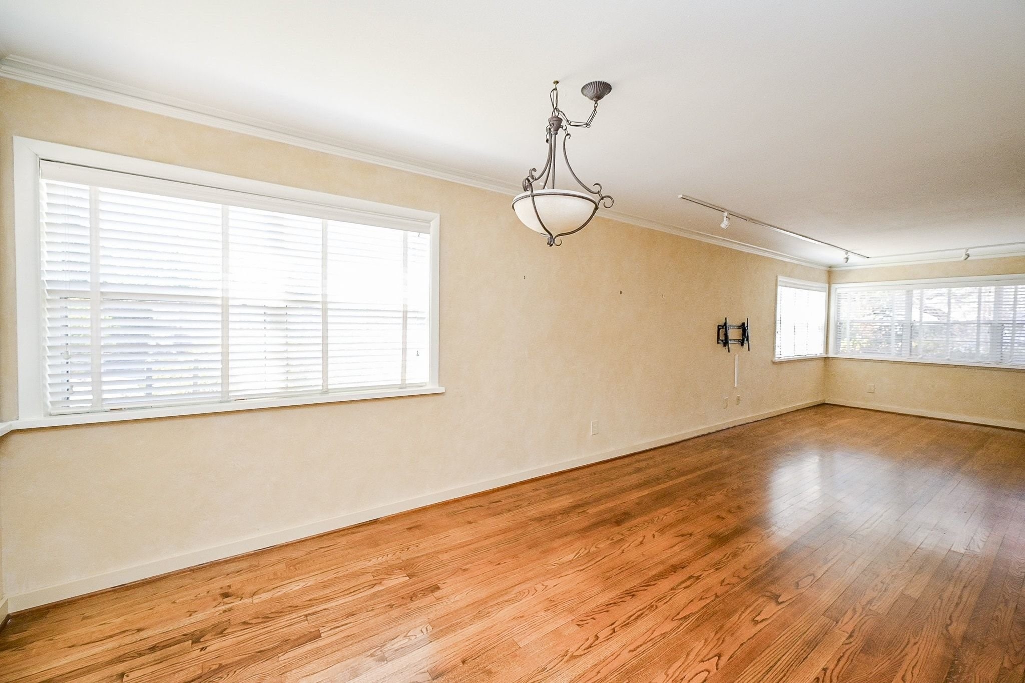 2821 Eastgrove Lane Property Photo 11
