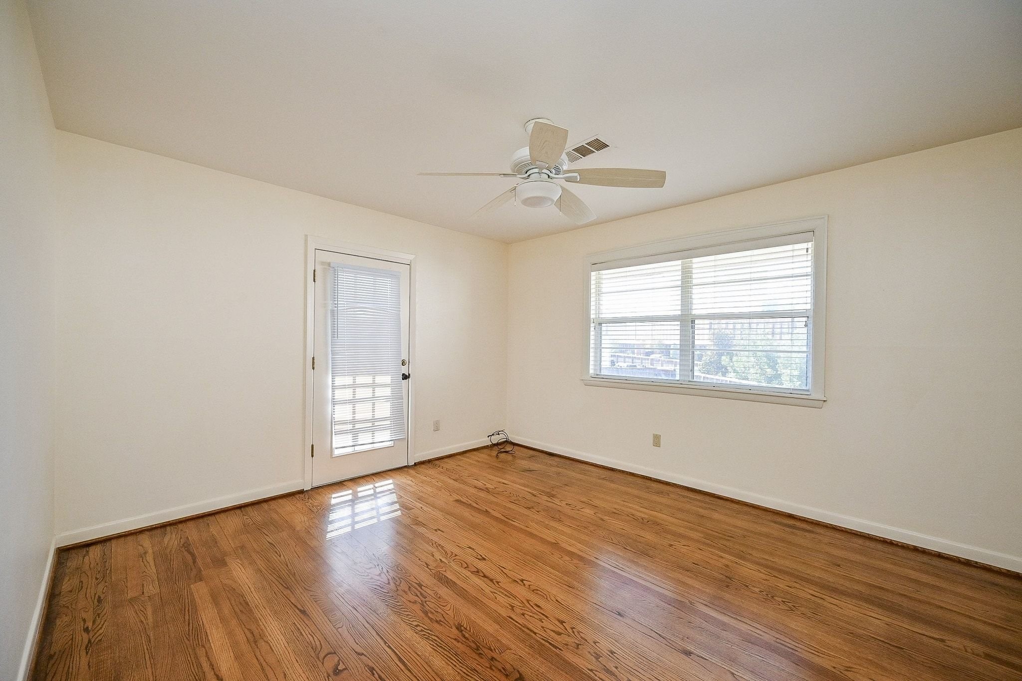 2821 Eastgrove Lane Property Photo 14
