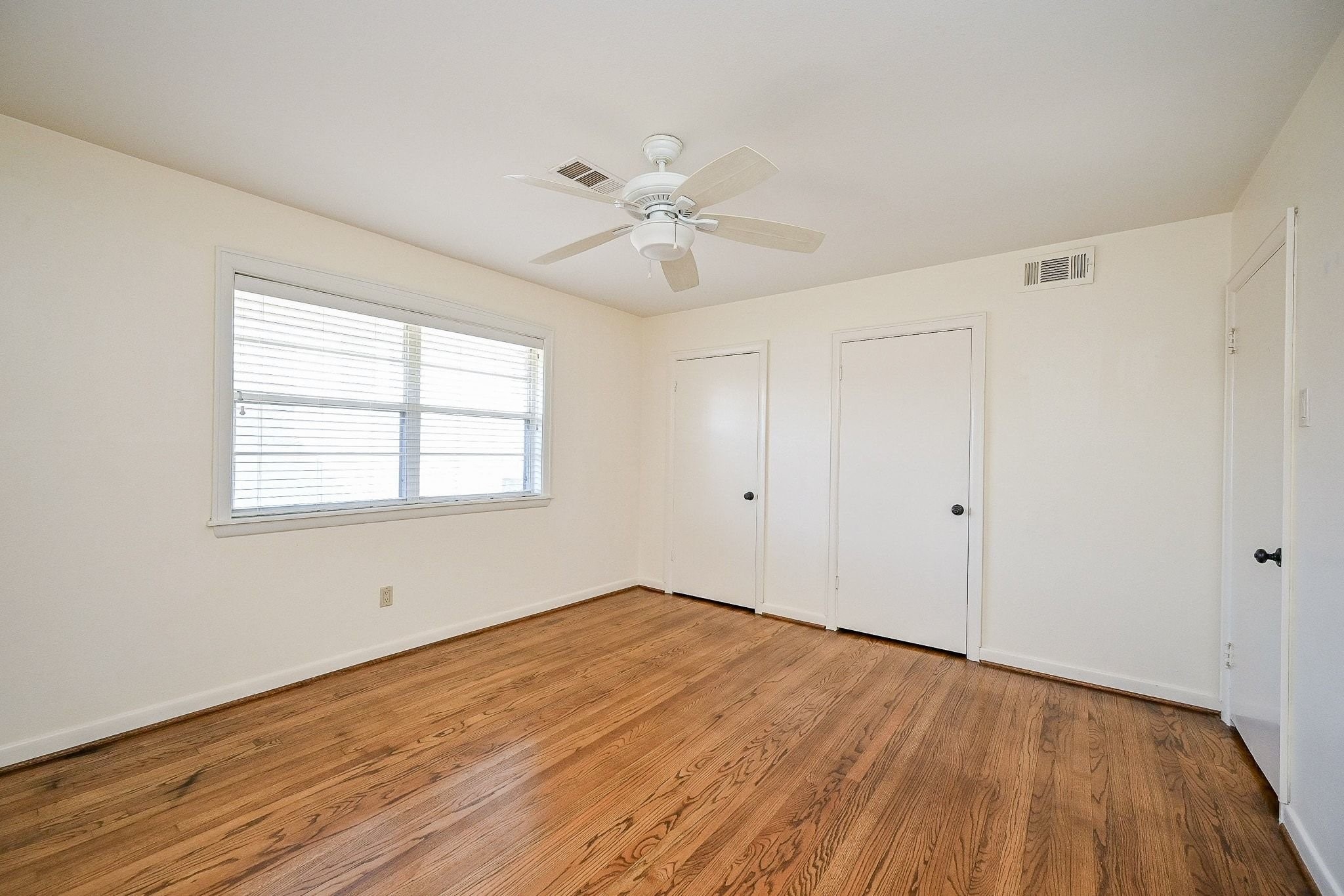 2821 Eastgrove Lane Property Photo 15