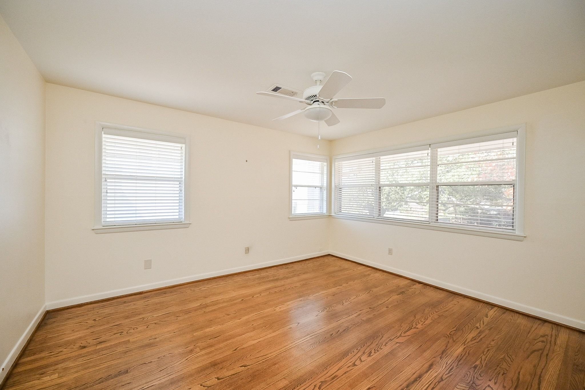 2821 Eastgrove Lane Property Photo 16