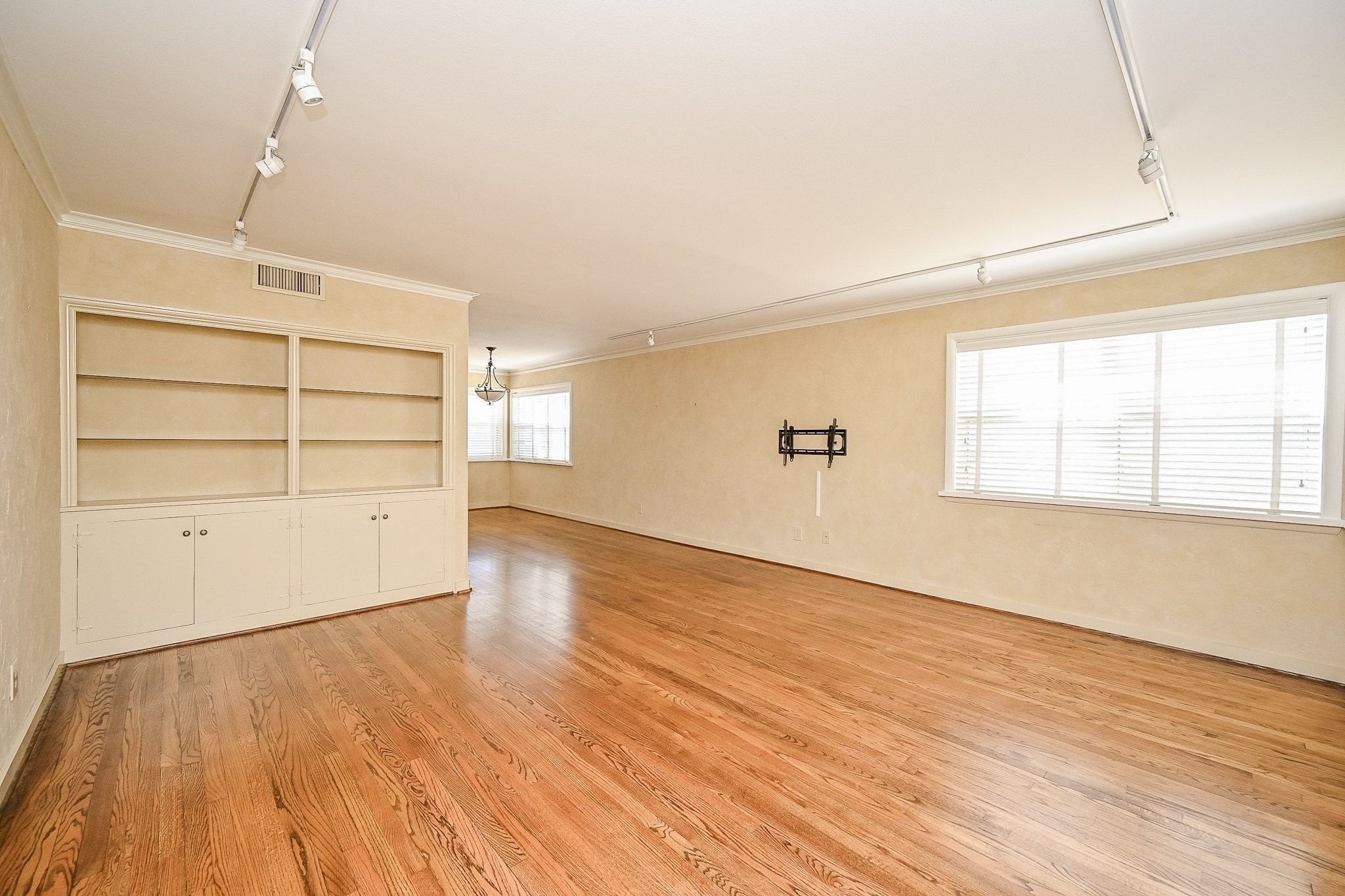 2821 Eastgrove Lane Property Photo 19