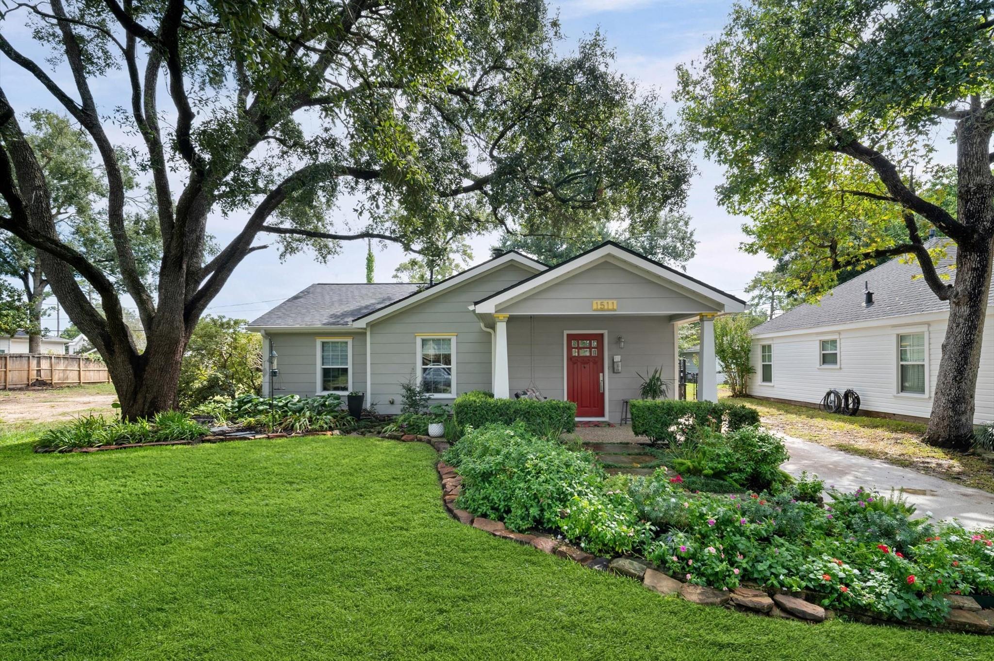 1511 Sue Barnett Drive, Houston Tx 77018 Property Photo 1