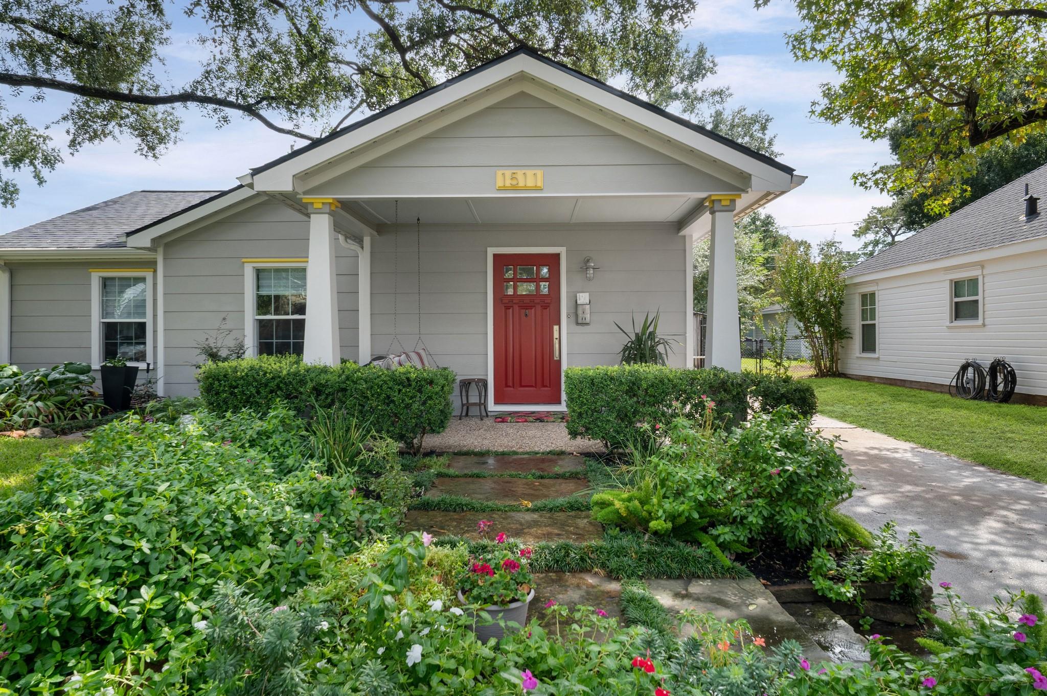 1511 Sue Barnett Drive Property Photo 6