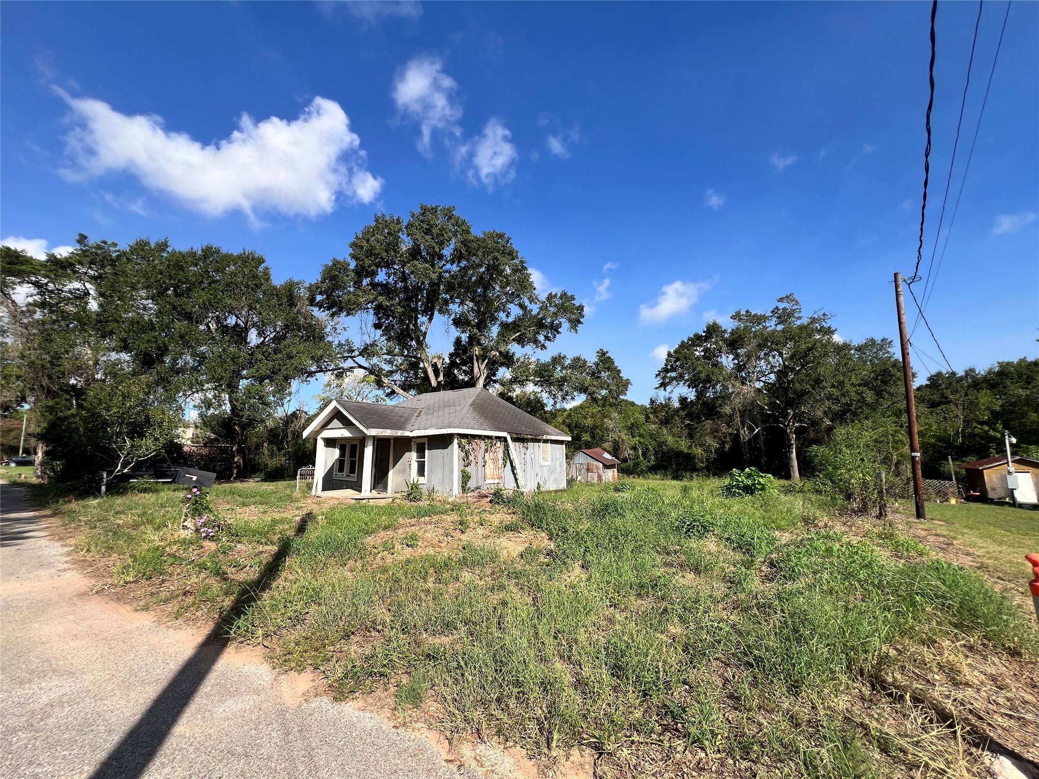 726 Travis Street Property Photo 4