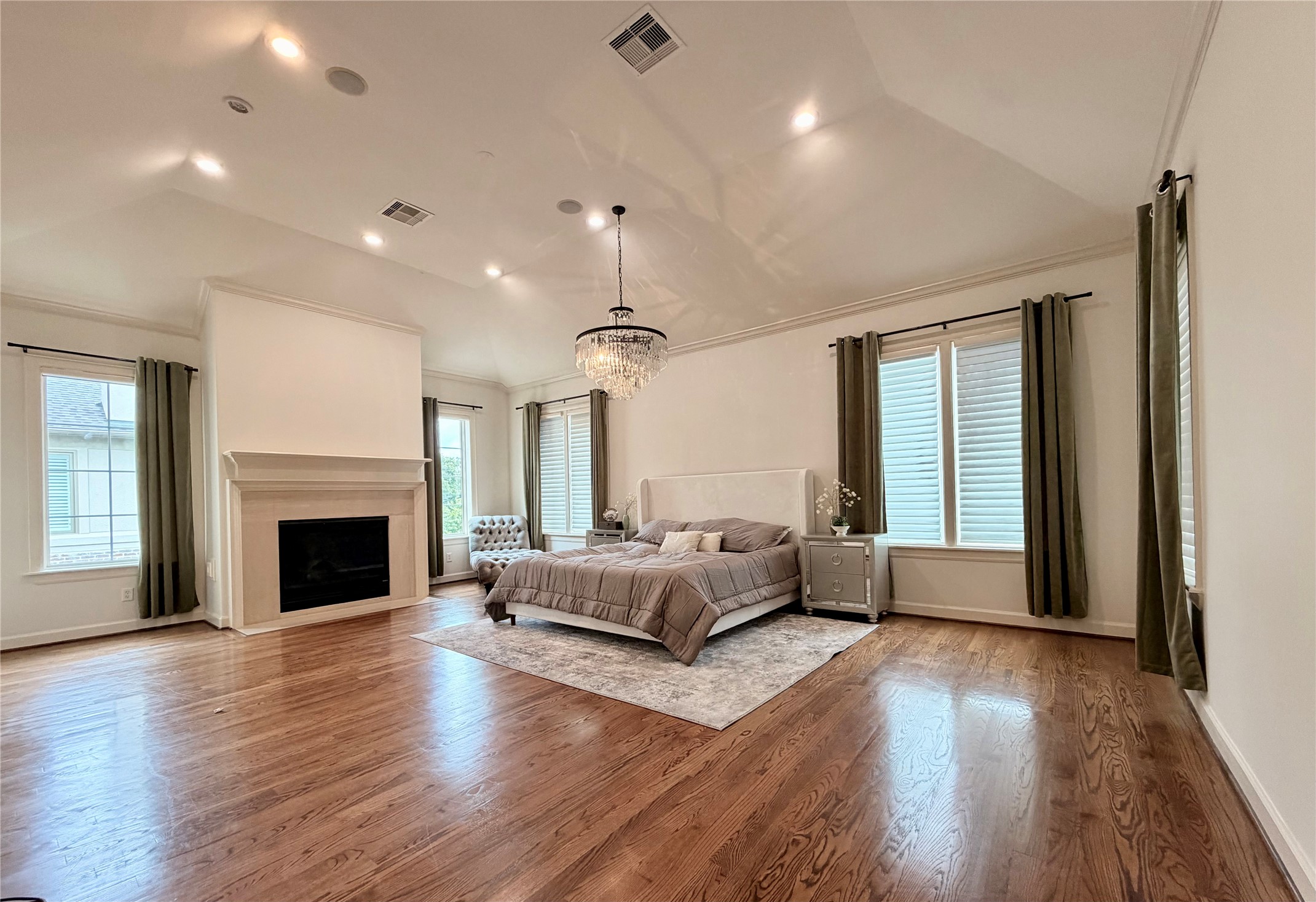 521 Lovett Boulevard Property Photo 11