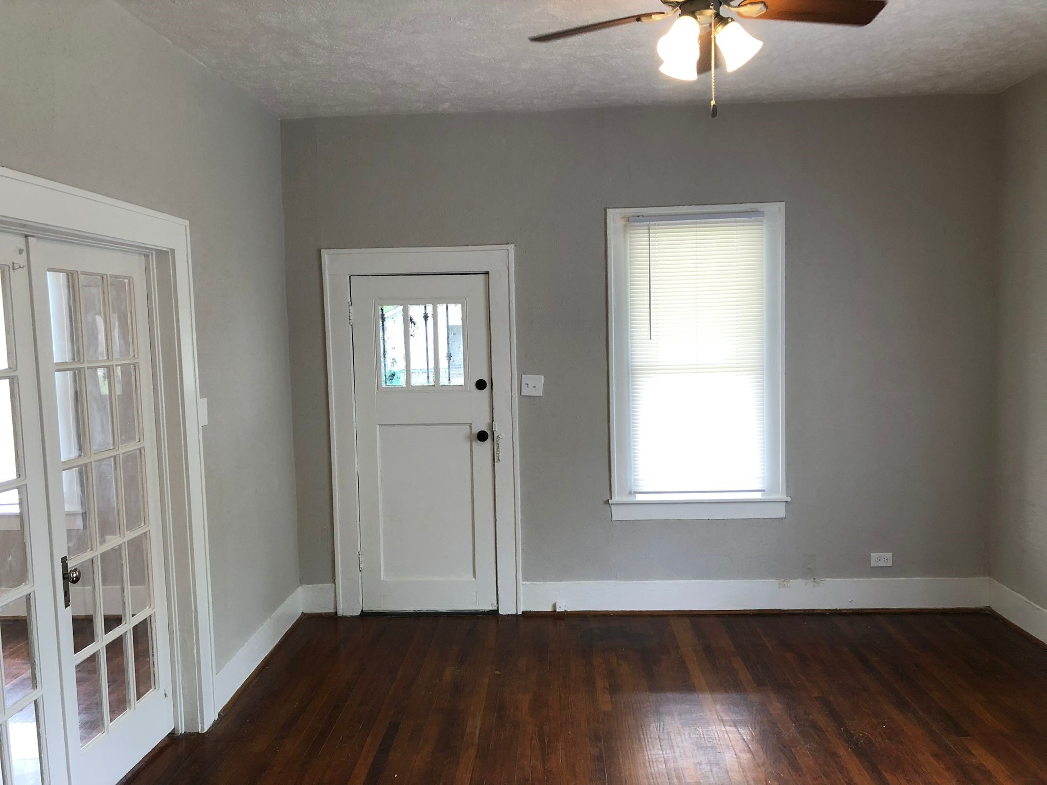 1132 W Cavalcade Street Property Photo 3