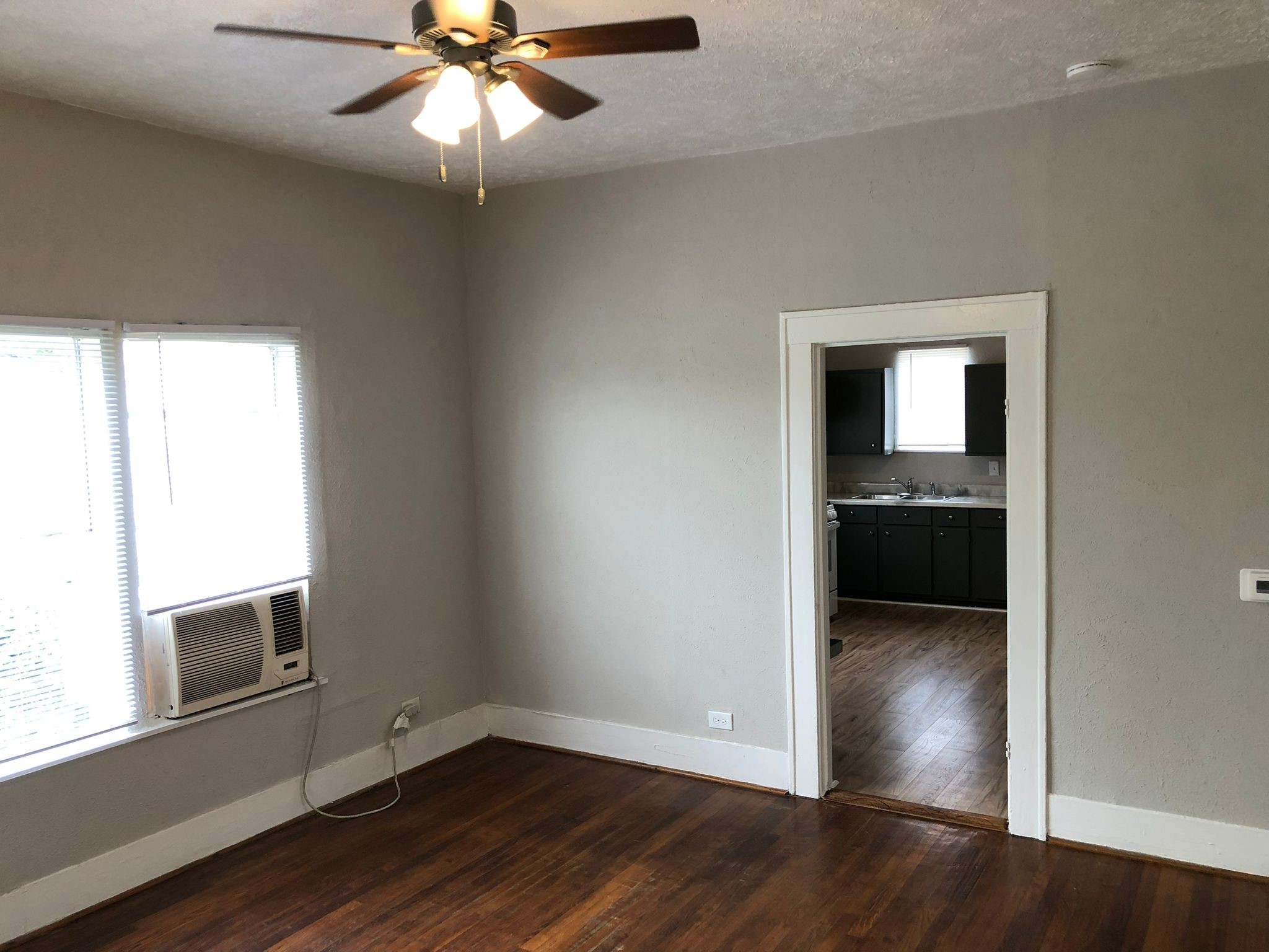 1132 W Cavalcade Street Property Photo 4