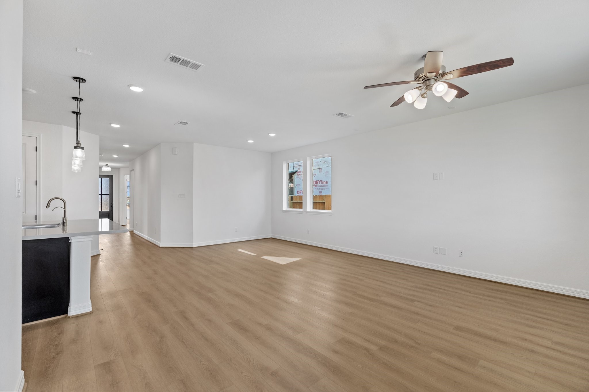 14814 Mission Avenue Property Photo 4
