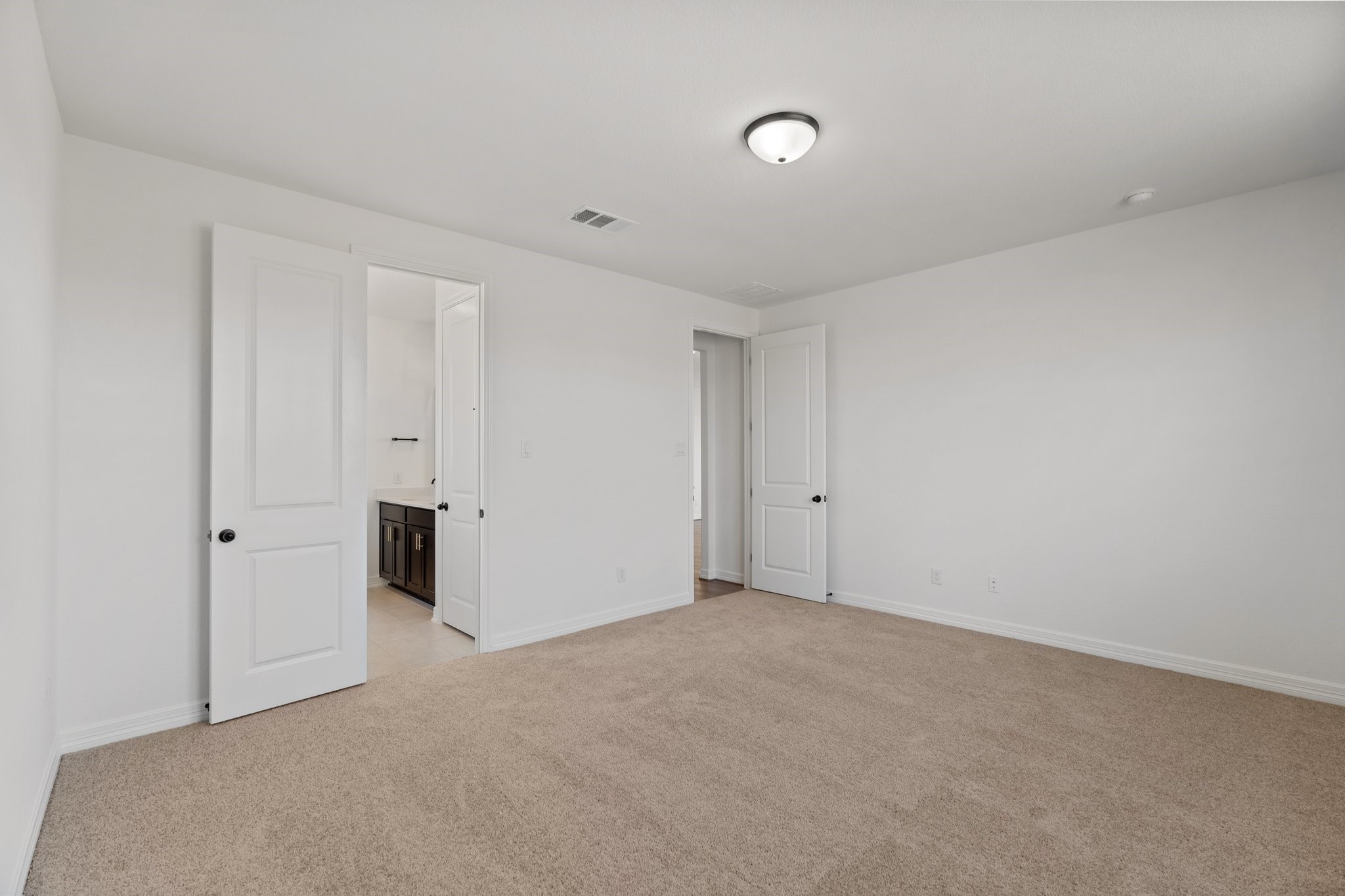 14814 Mission Avenue Property Photo 5