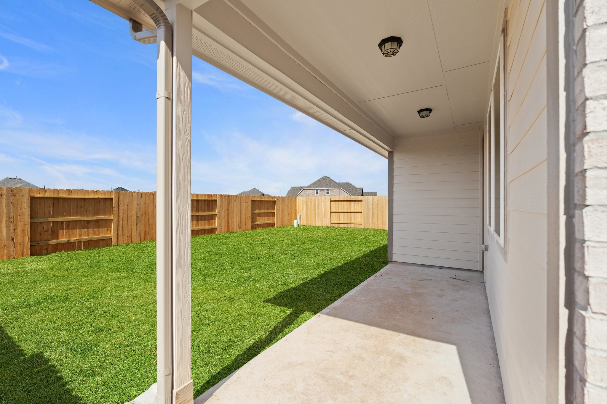 14814 Mission Avenue Property Photo 9
