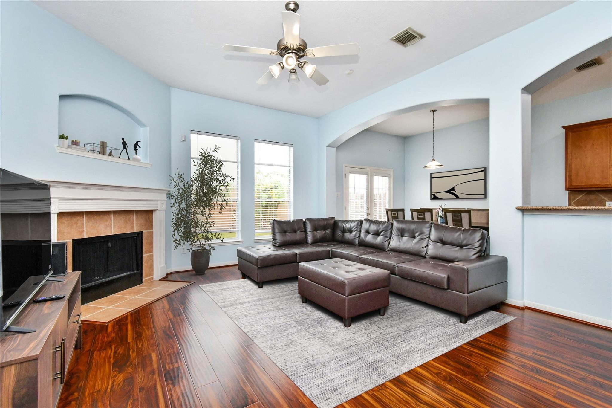 4118 Ferro Street Property Photo 9