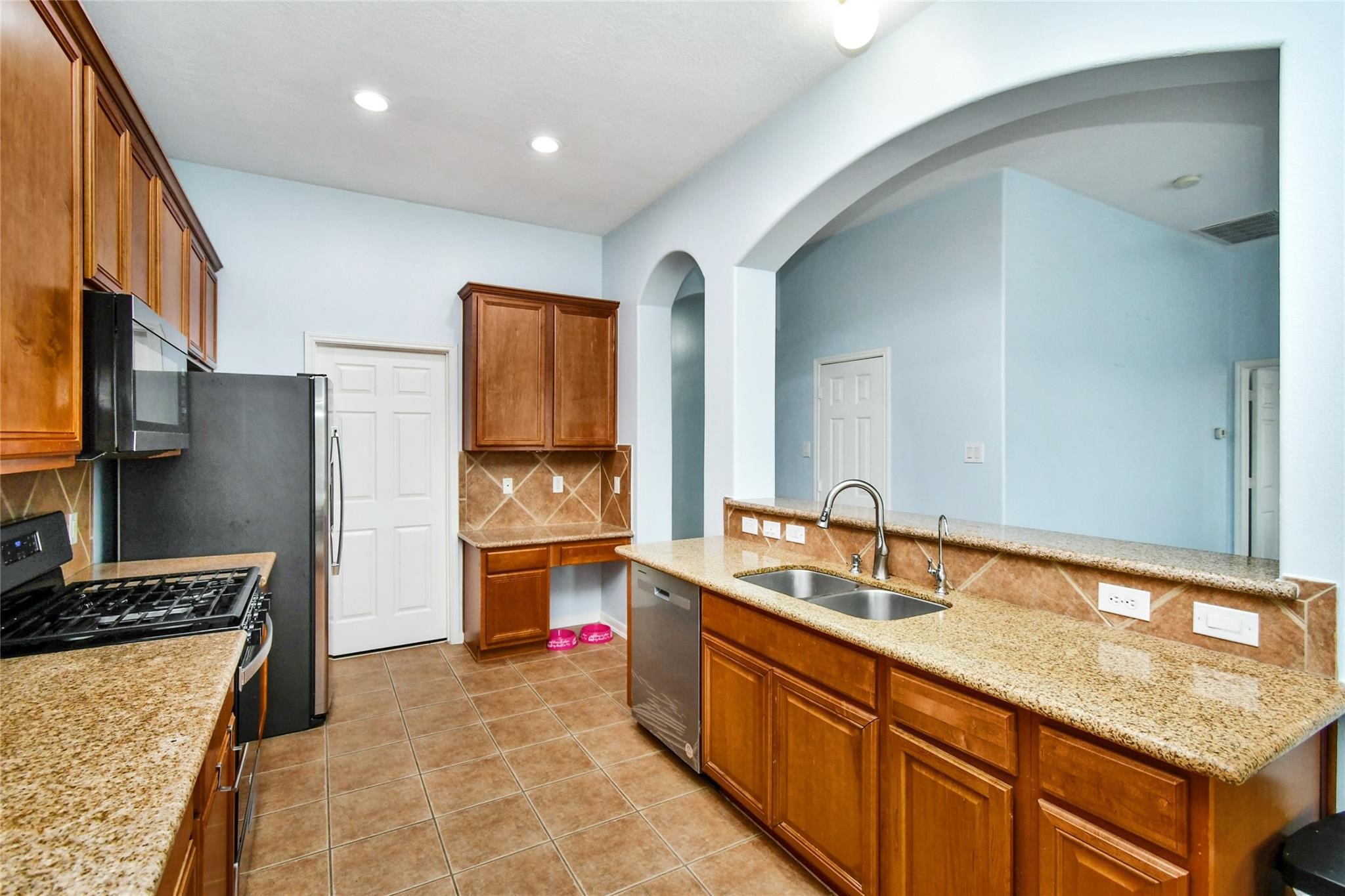 4118 Ferro Street Property Photo 10