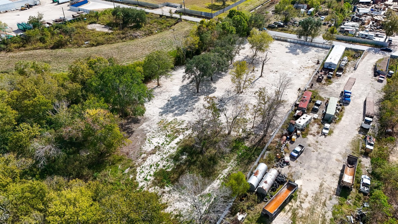 5033 S Acres Drive Property Photo 4