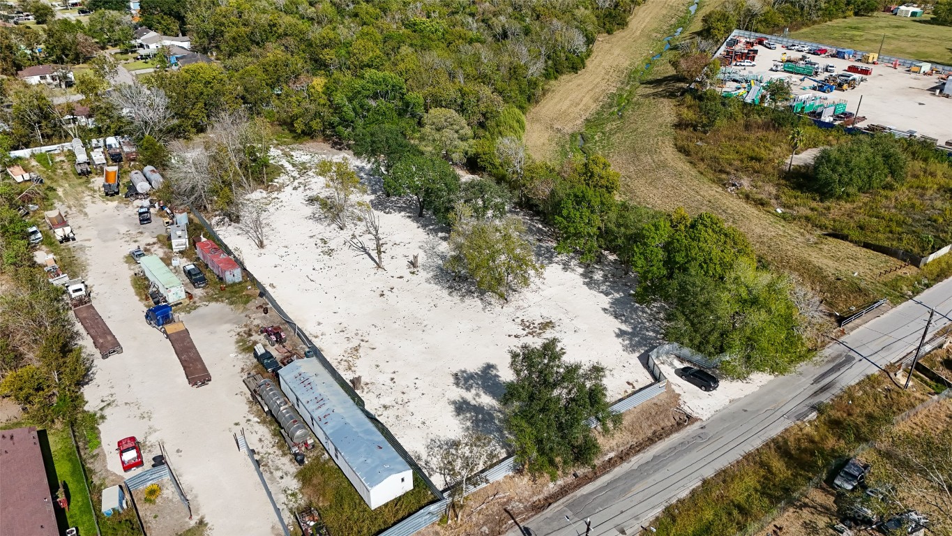 5033 S Acres Drive Property Photo 6