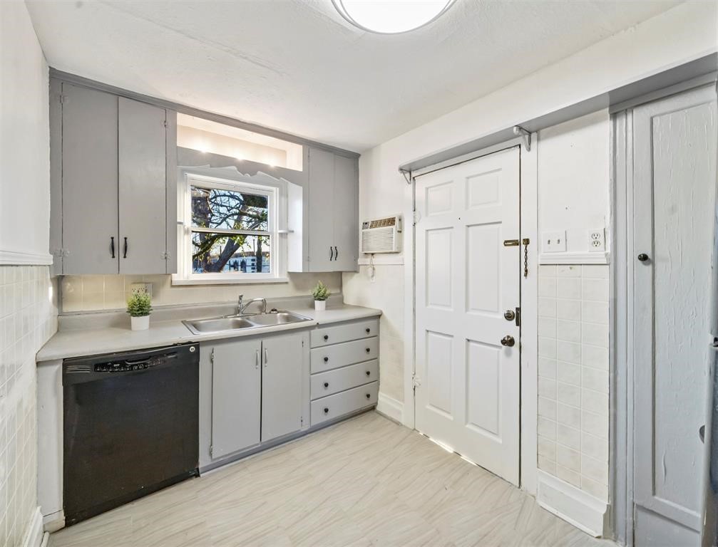 1909 Lubbock Street 2 Property Photo 6