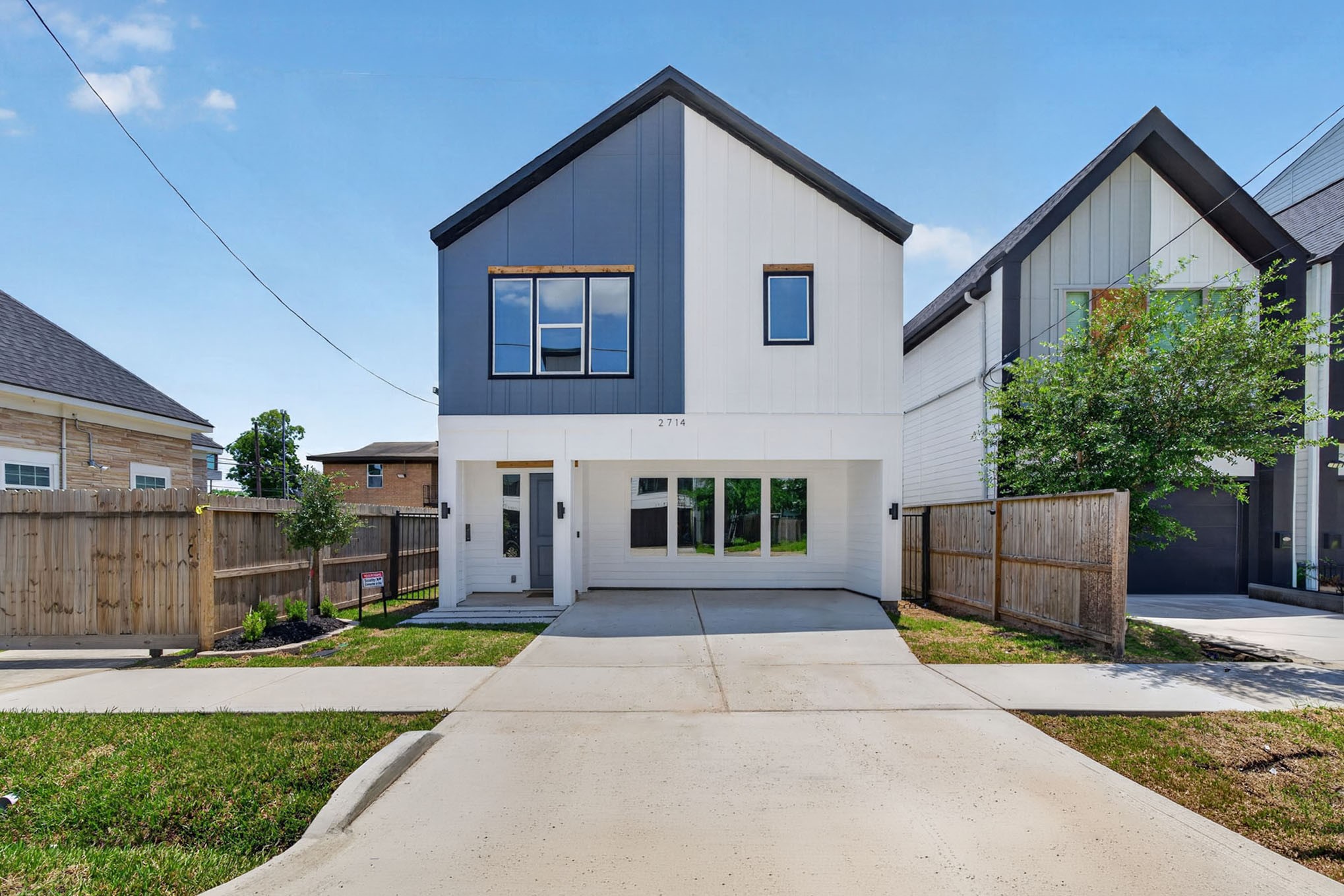 2714 Drew Street Property Photo 1