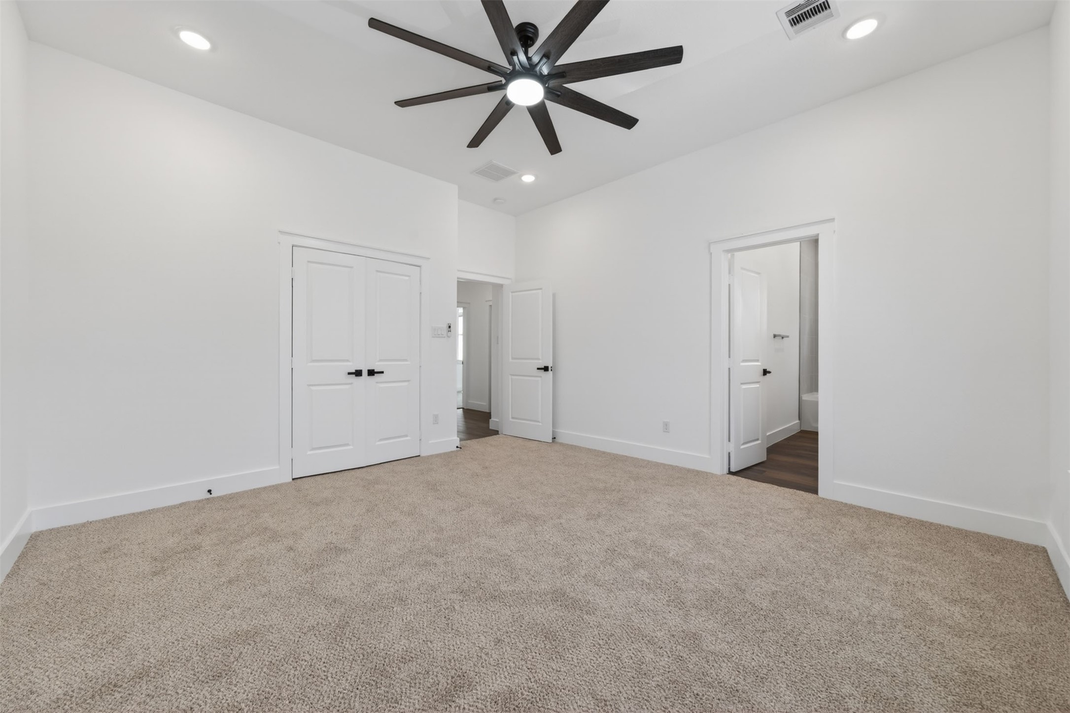 2714 Drew Street Property Photo 14