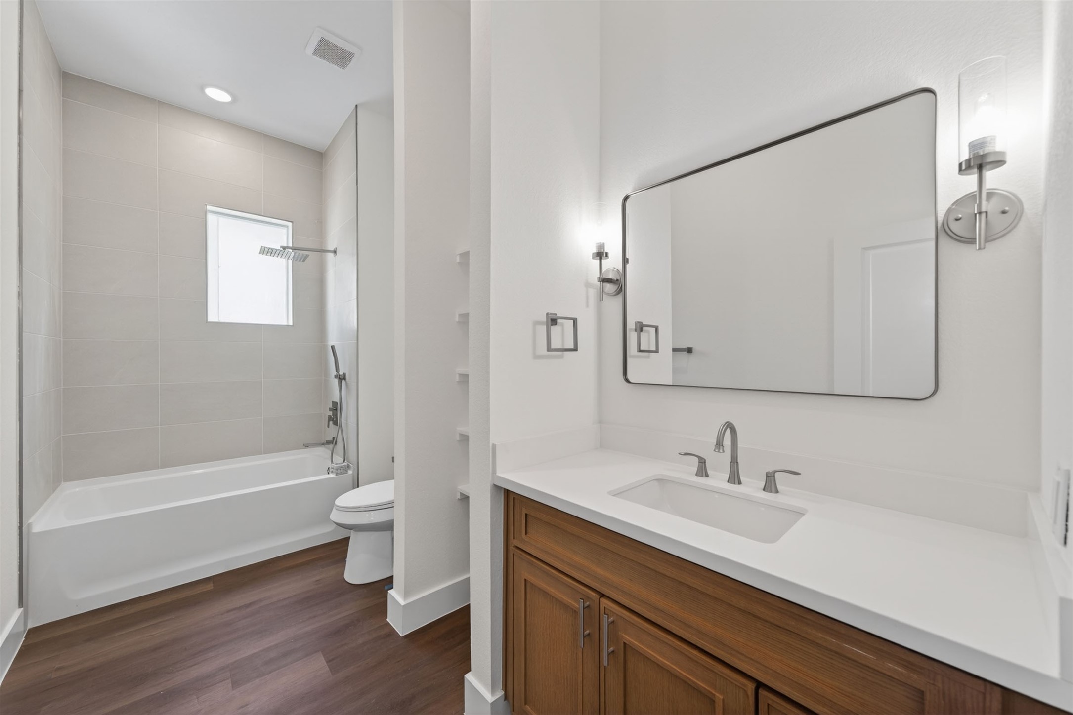2714 Drew Street Property Photo 15