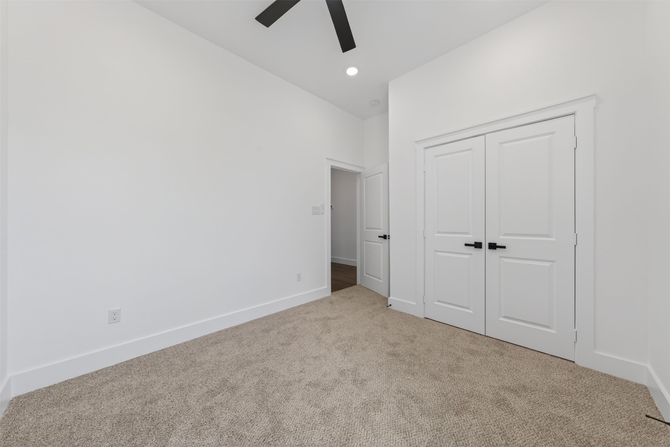 2714 Drew Street Property Photo 19