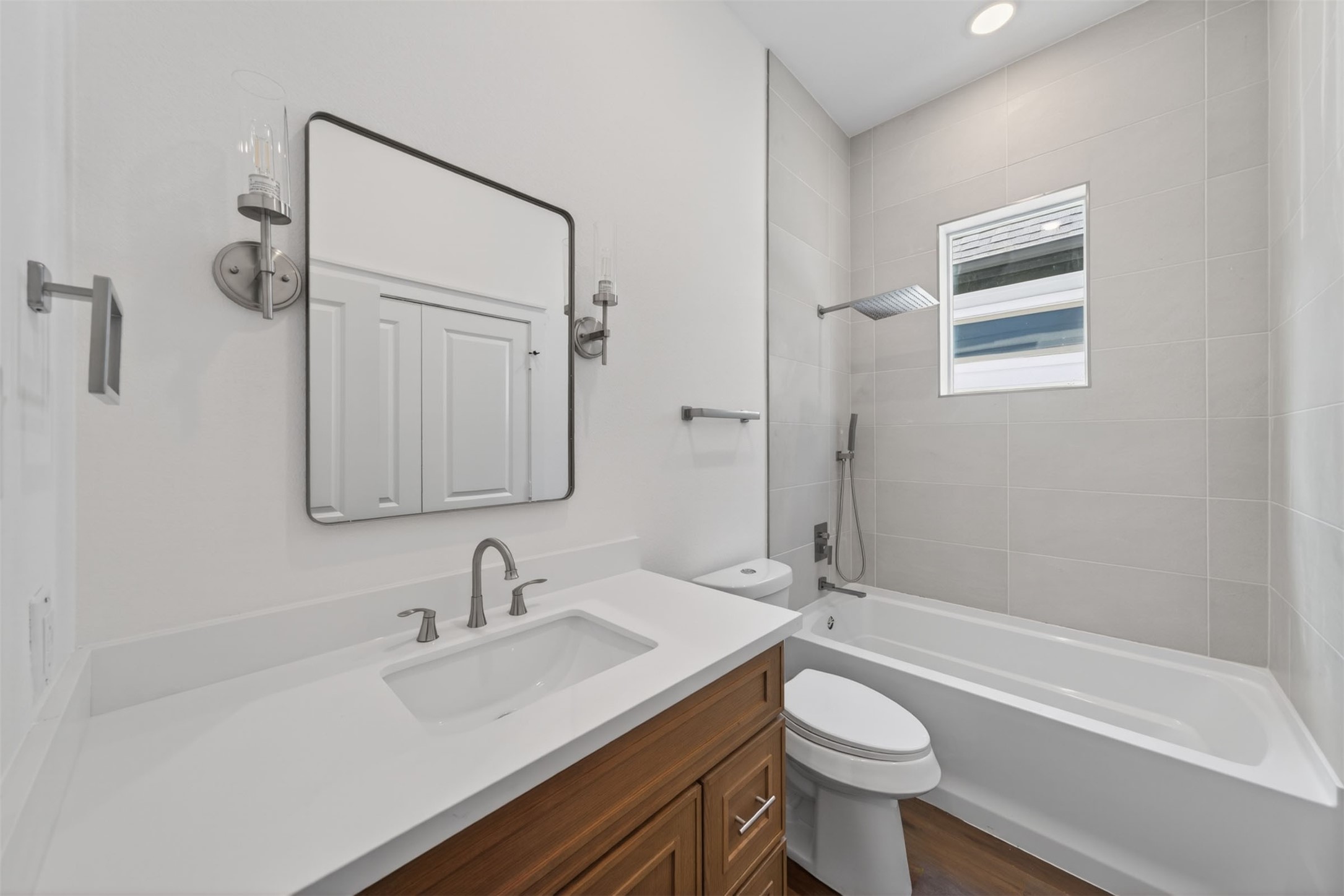 2714 Drew Street Property Photo 20