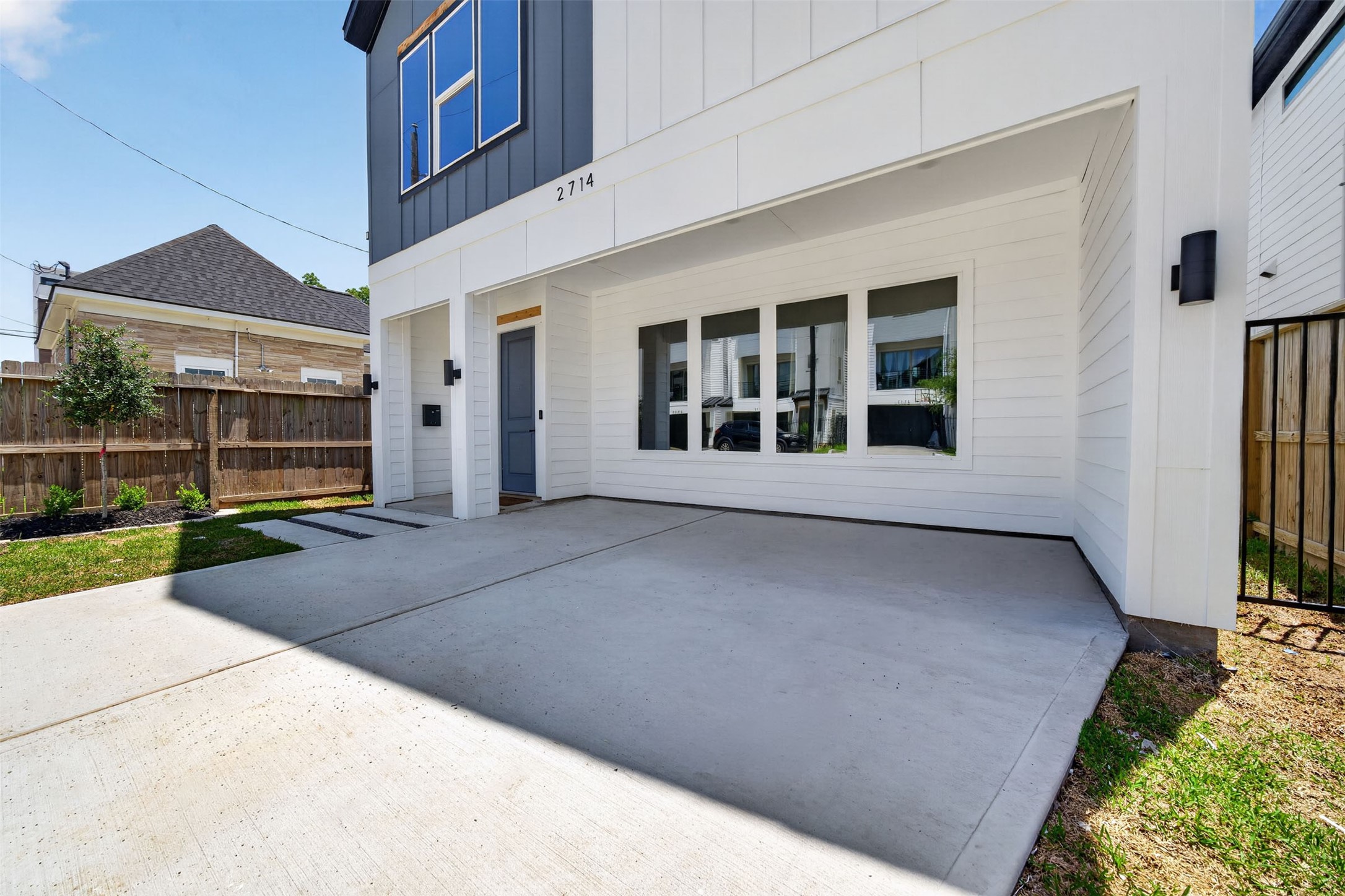 2714 Drew Street Property Photo 31