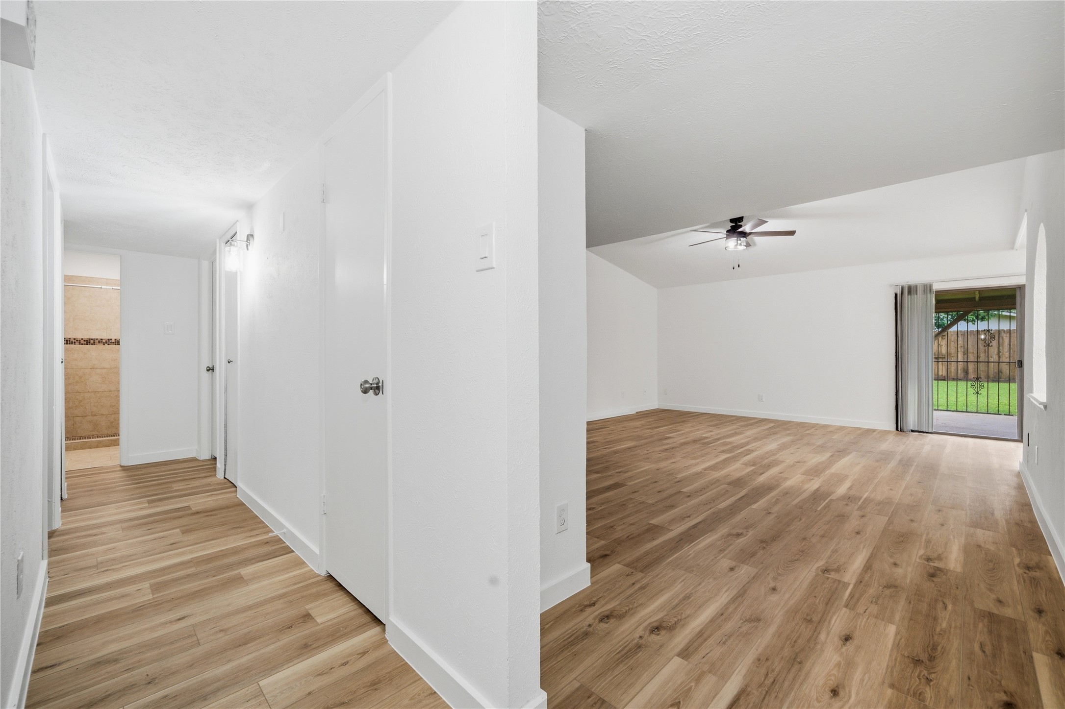 2126 Quail Valley East Drive Property Photo 4