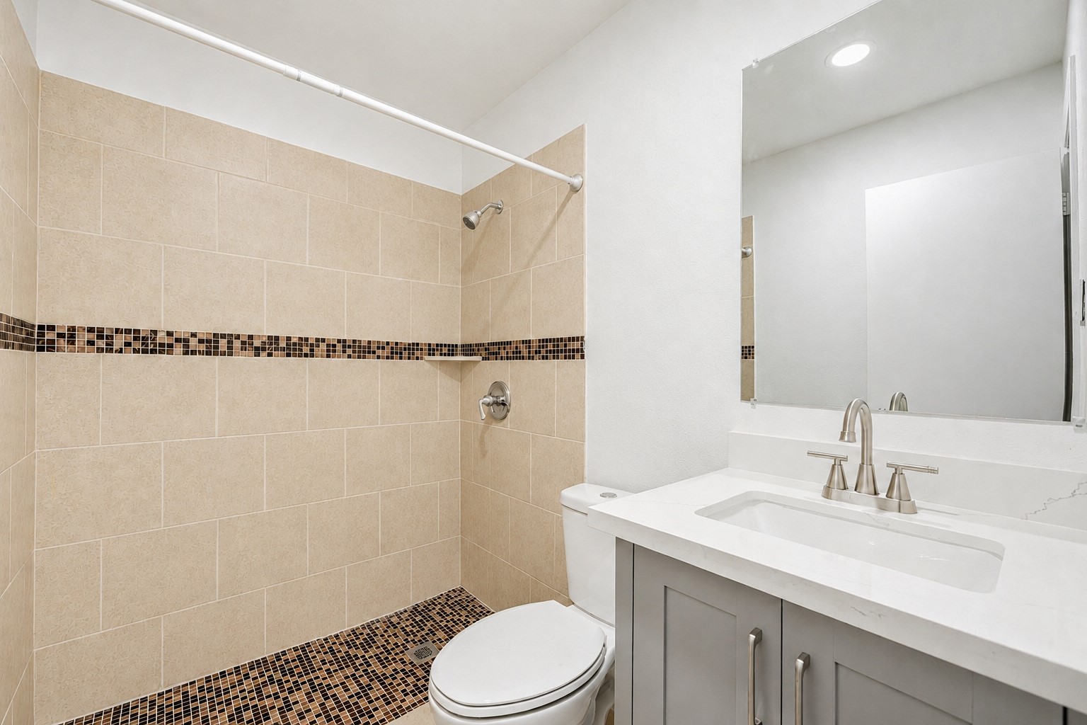 2126 Quail Valley East Drive Property Photo 5