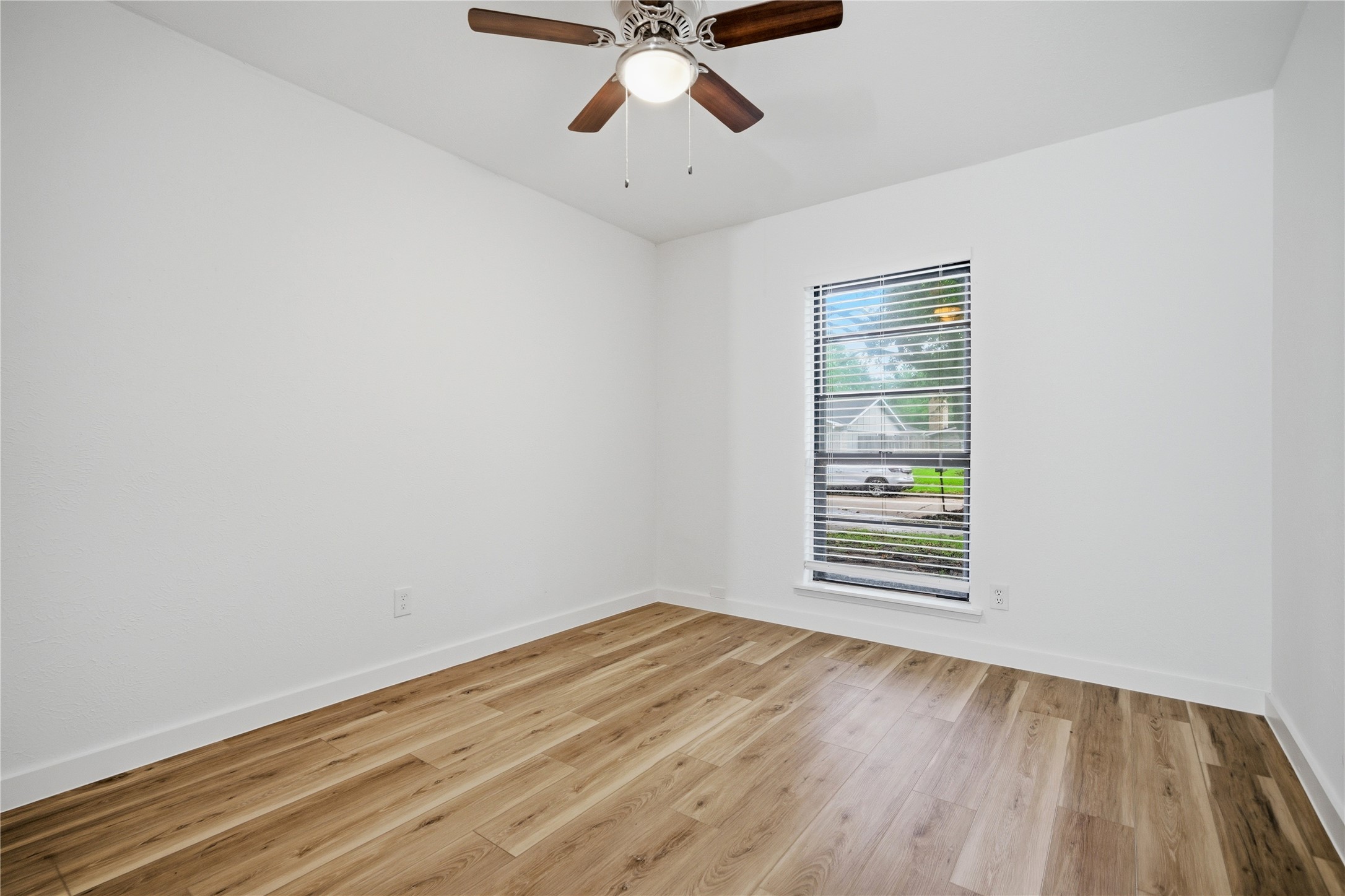 2126 Quail Valley East Drive Property Photo 9