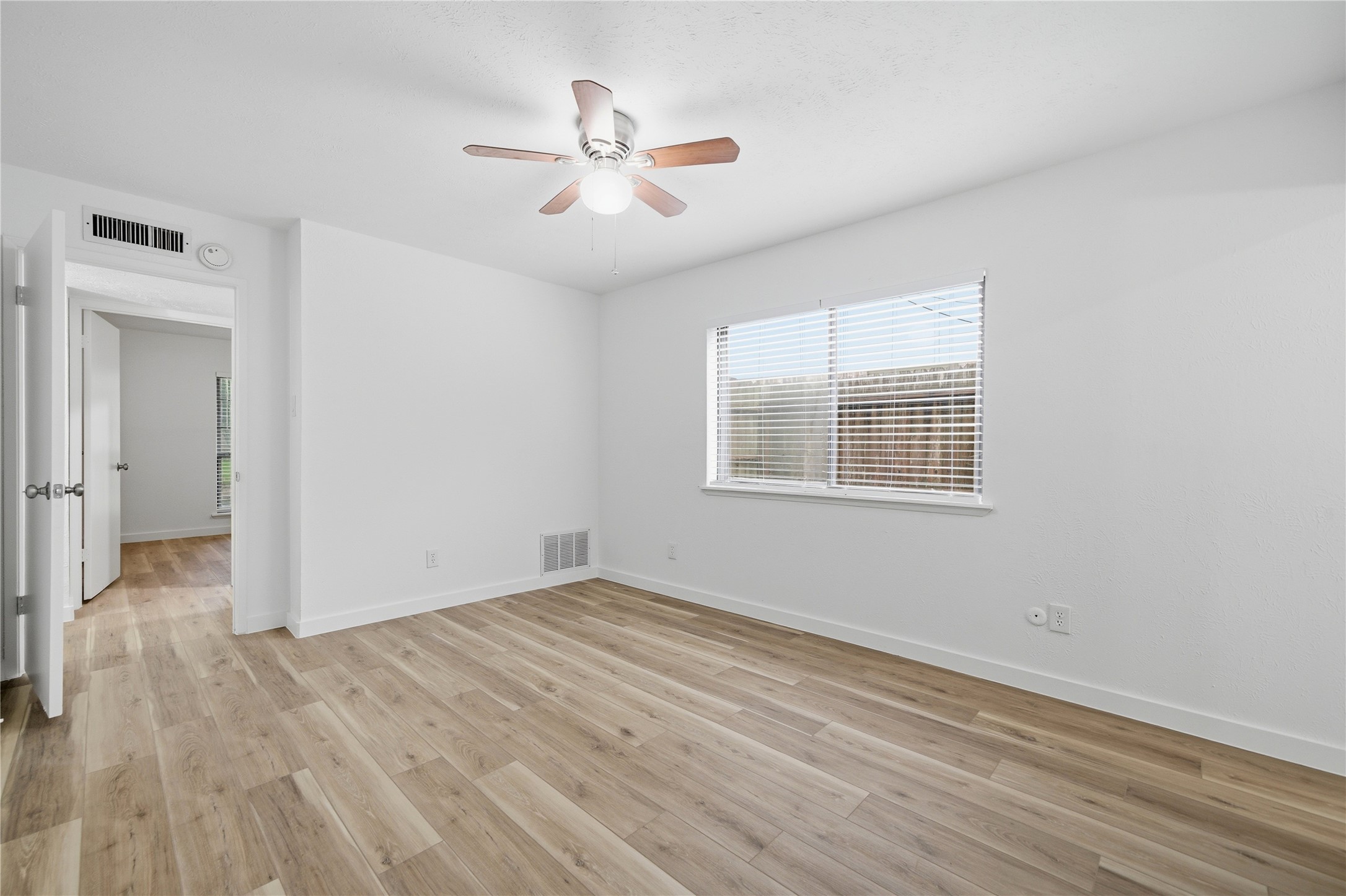 2126 Quail Valley East Drive Property Photo 10