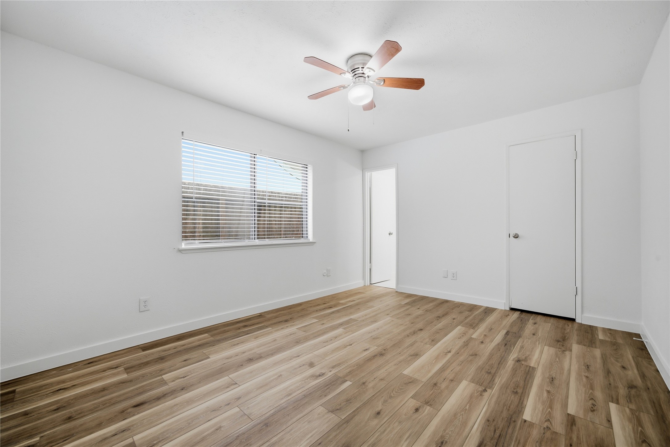 2126 Quail Valley East Drive Property Photo 11