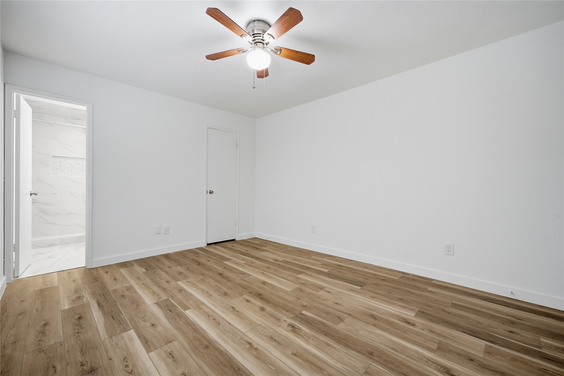 2126 Quail Valley East Drive Property Photo 12