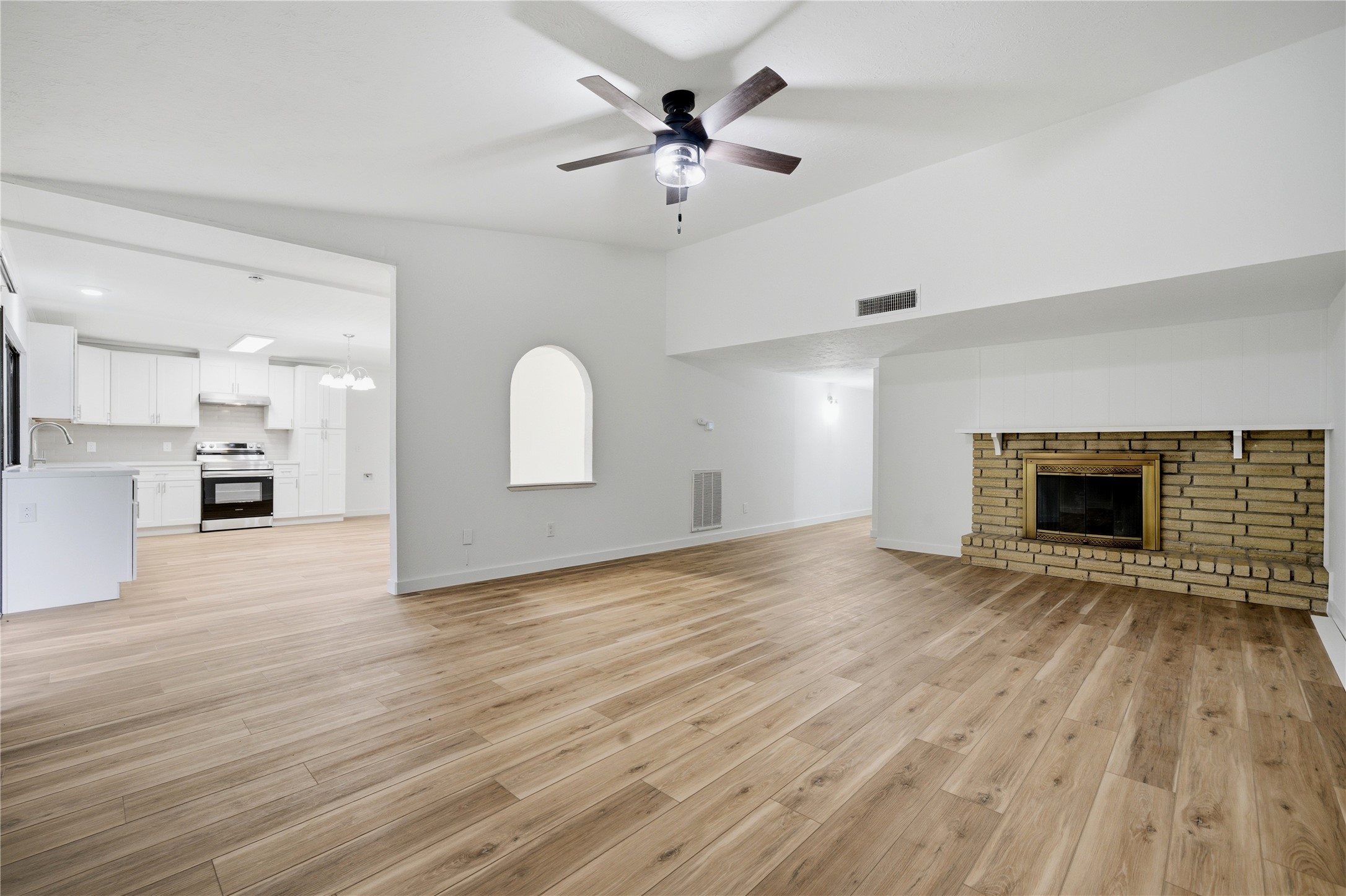 2126 Quail Valley East Drive Property Photo 15