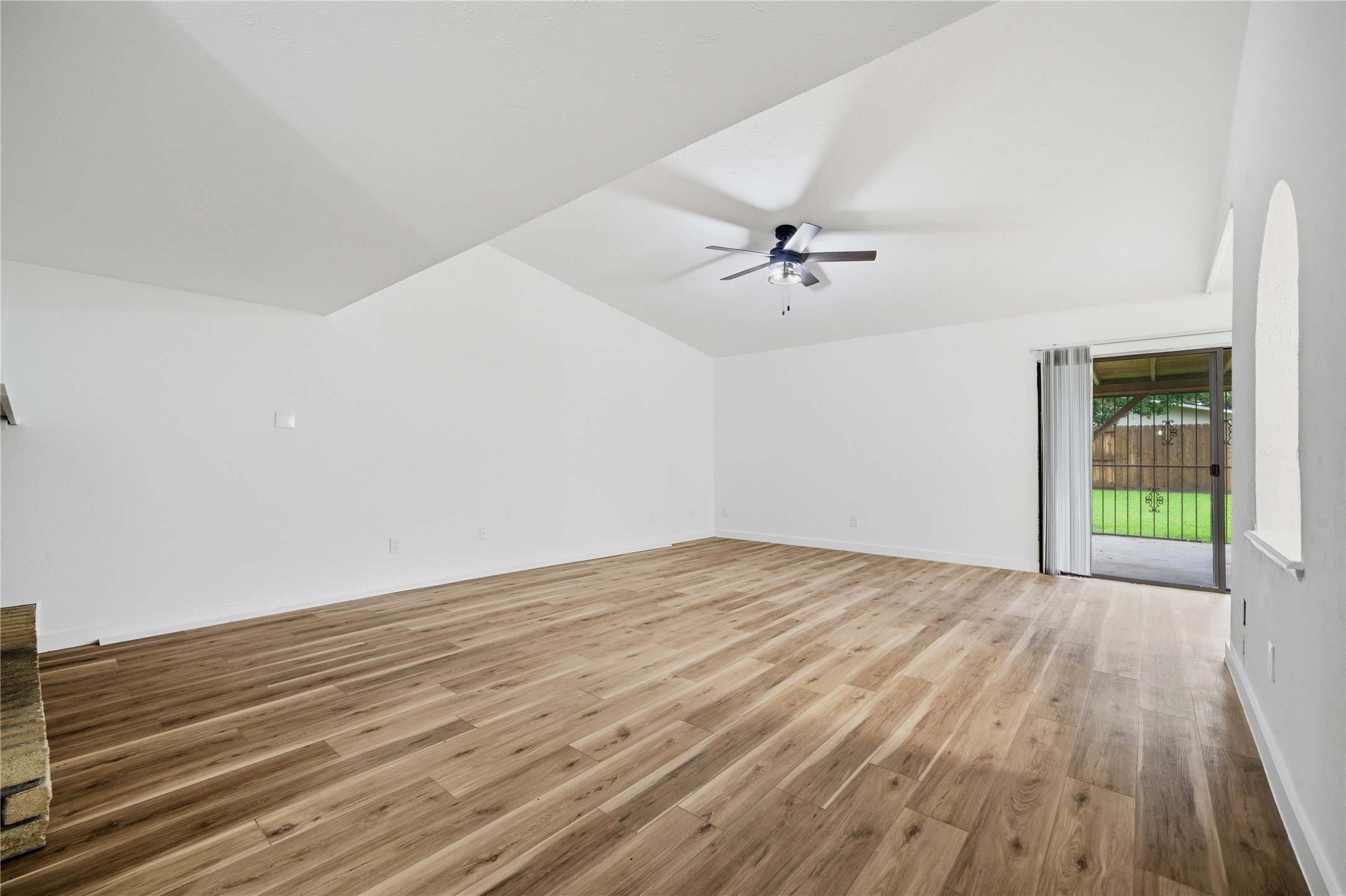 2126 Quail Valley East Drive Property Photo 16