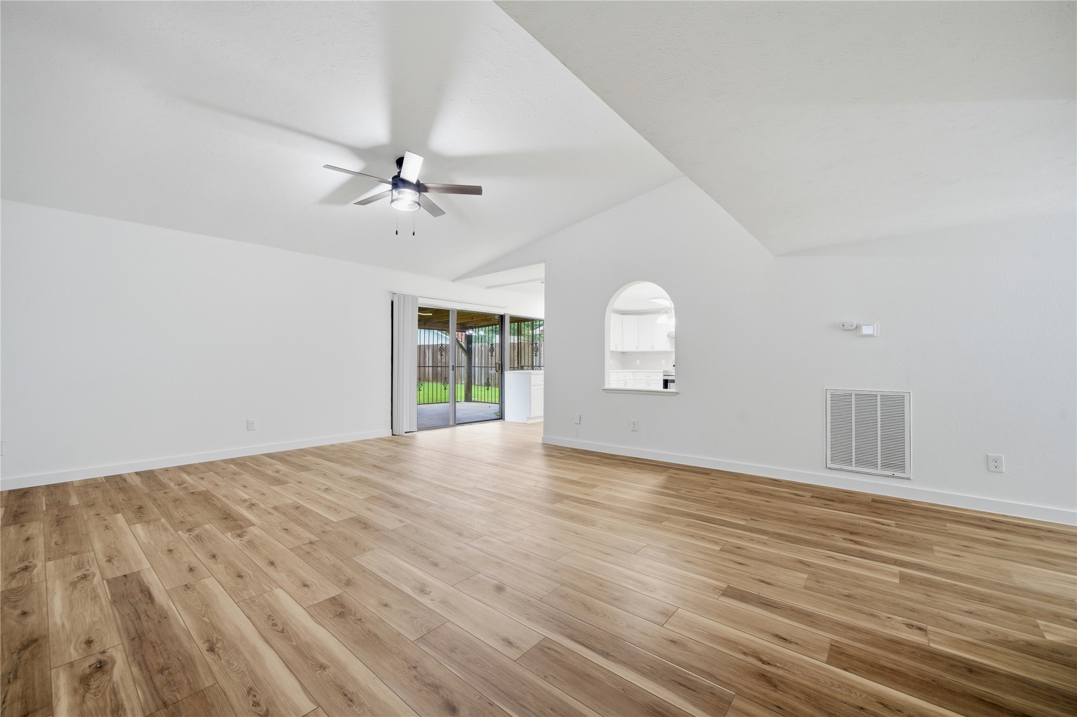 2126 Quail Valley East Drive Property Photo 17