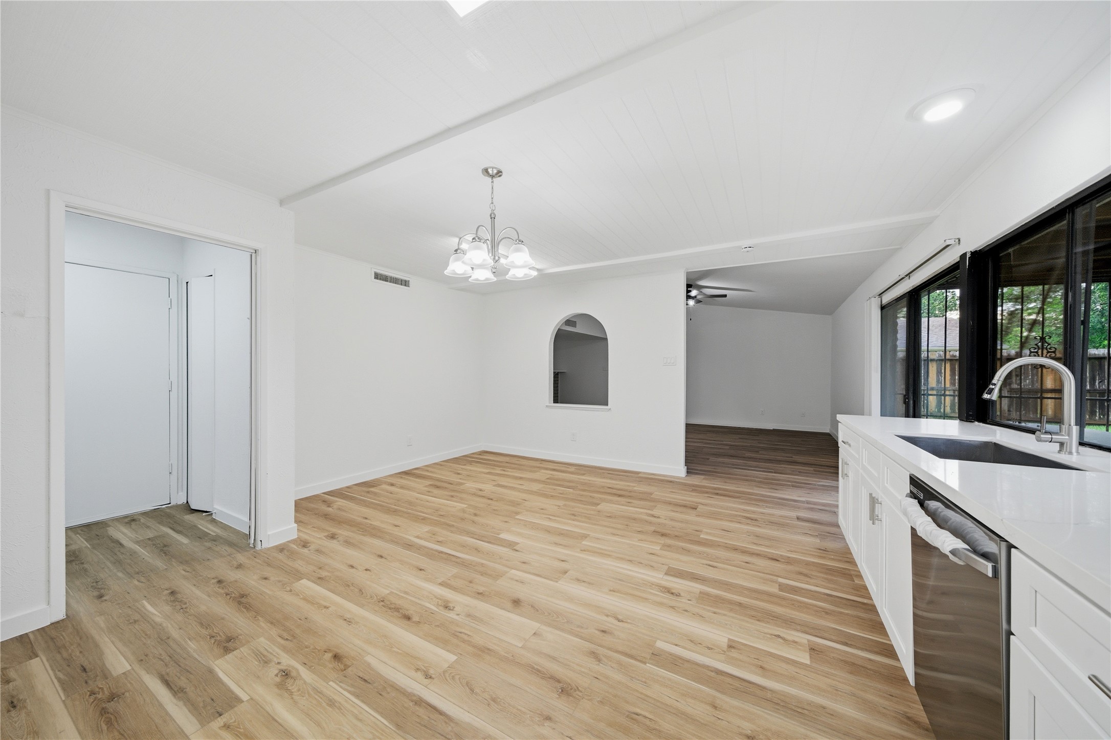 2126 Quail Valley East Drive Property Photo 19