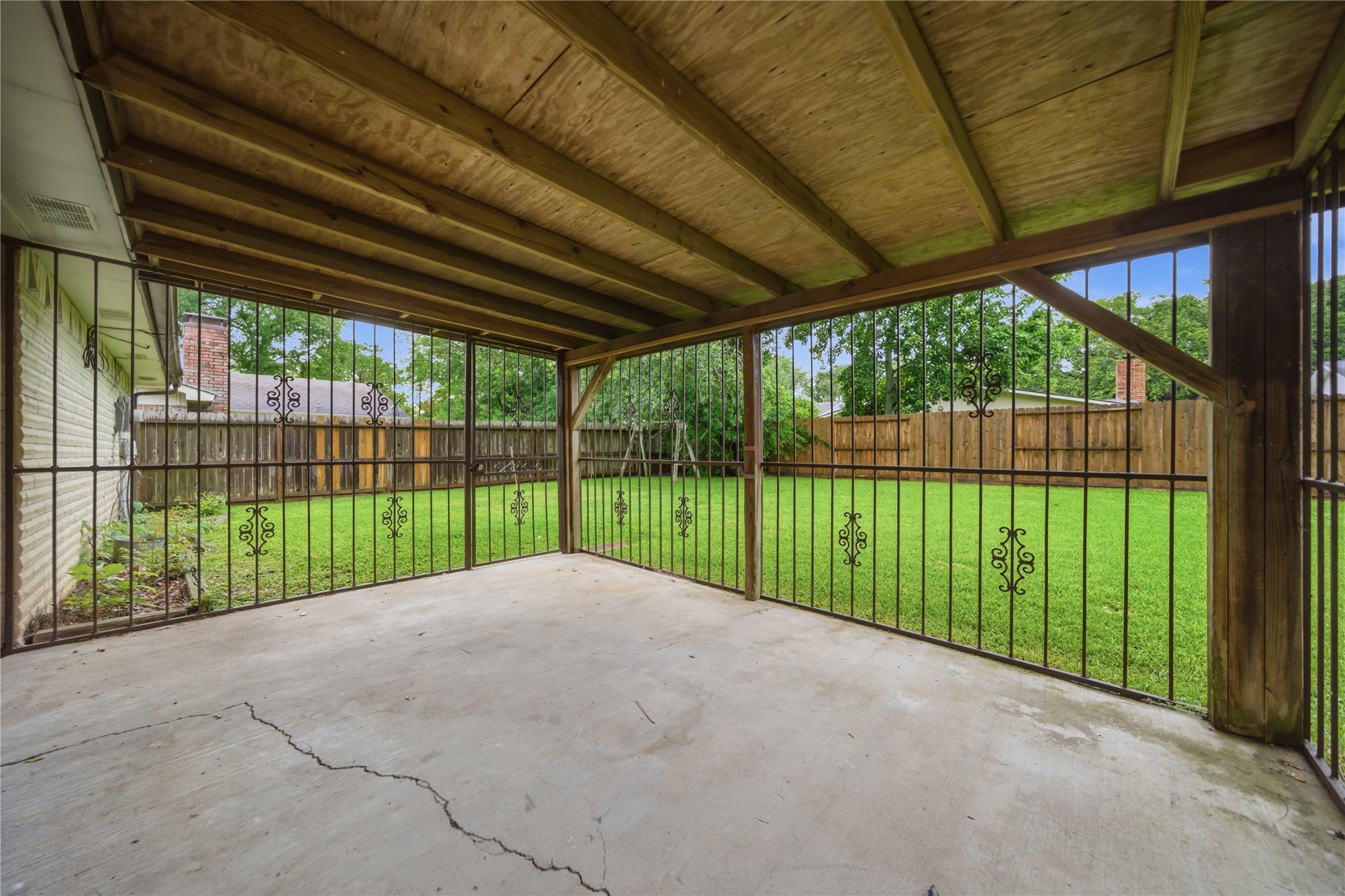 2126 Quail Valley East Drive Property Photo 29