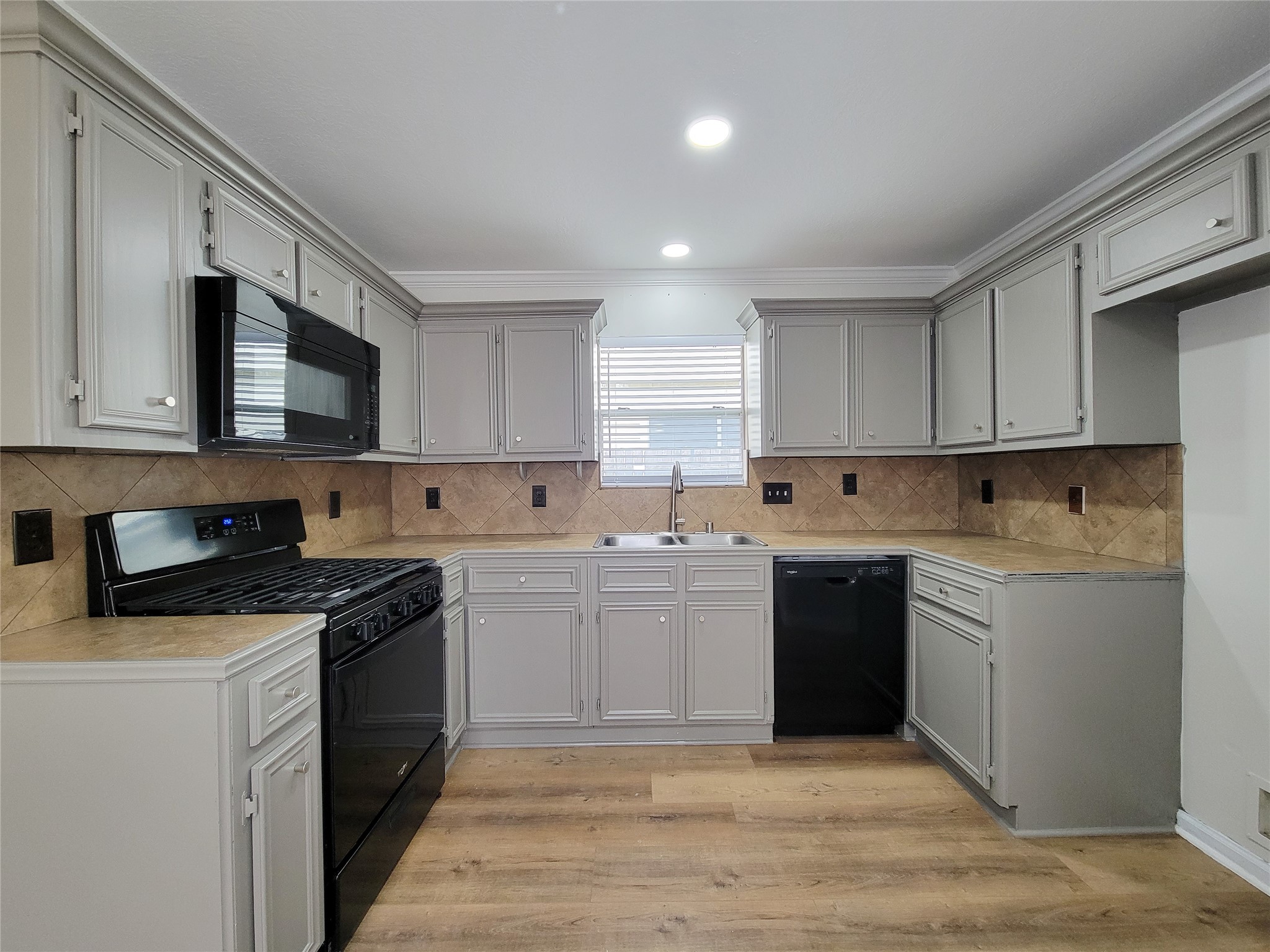 3658 Villa Glen Drive Property Photo 2