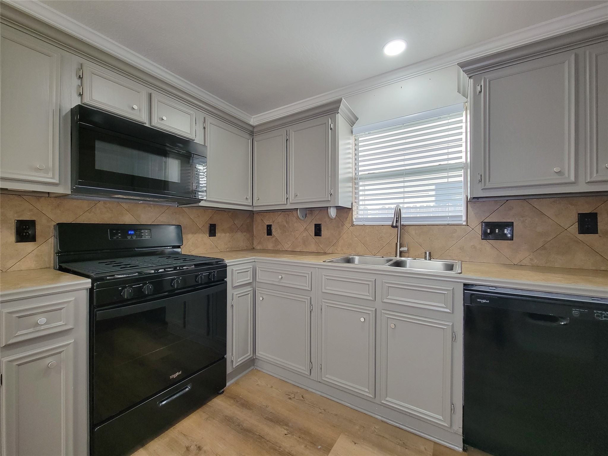 3658 Villa Glen Drive Property Photo 3