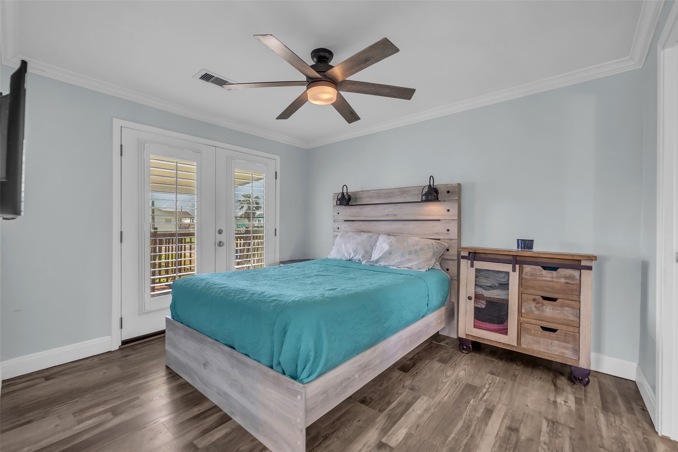 411 Olive Street Property Photo 8