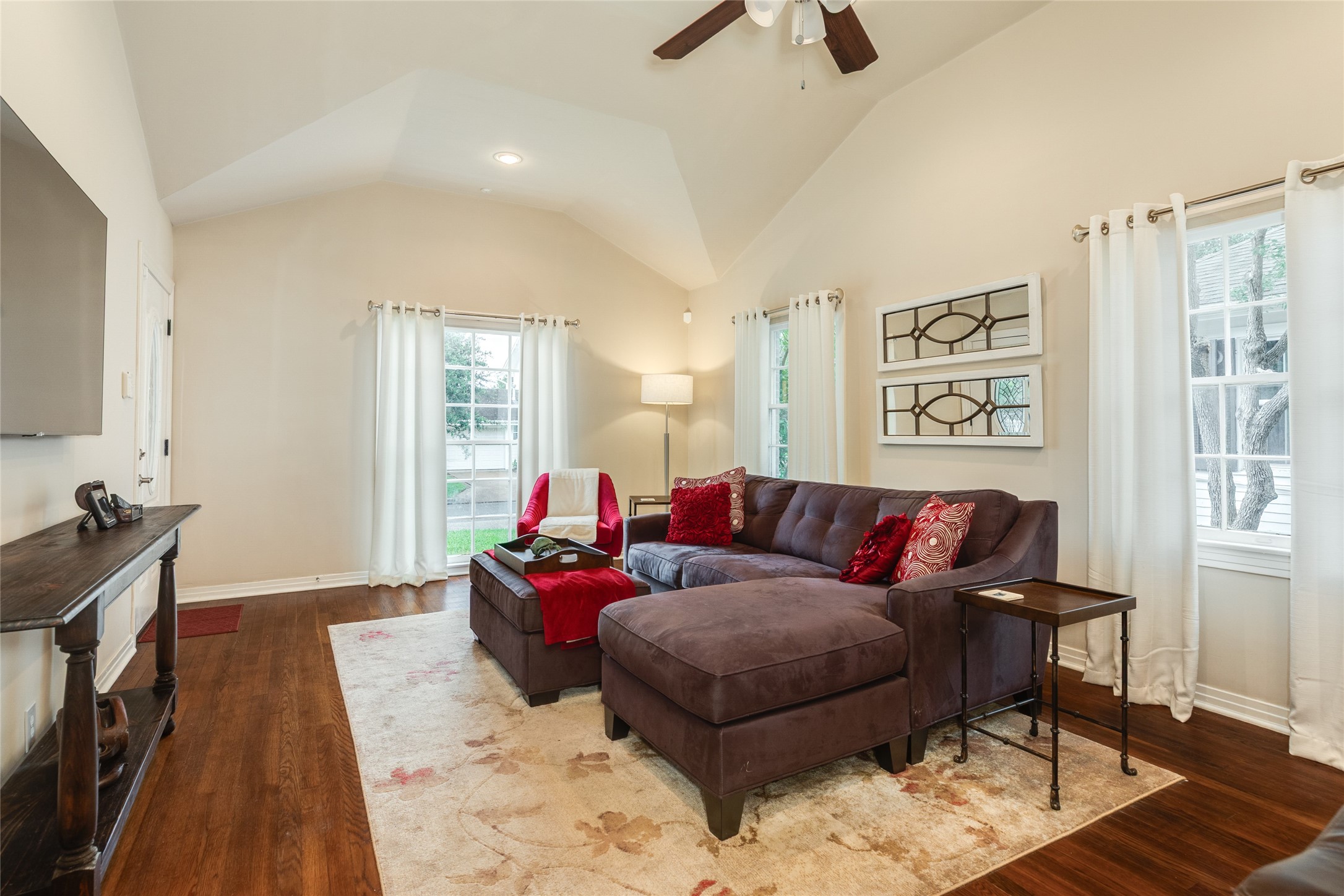4824 Crockett Boulevard Property Photo 5