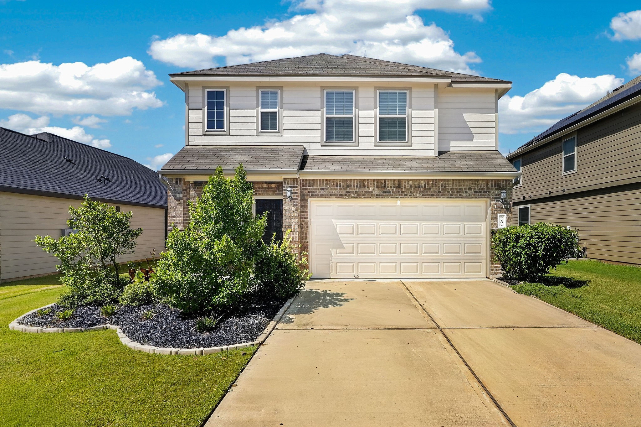 4702 Los Pines Way Property Photo 1