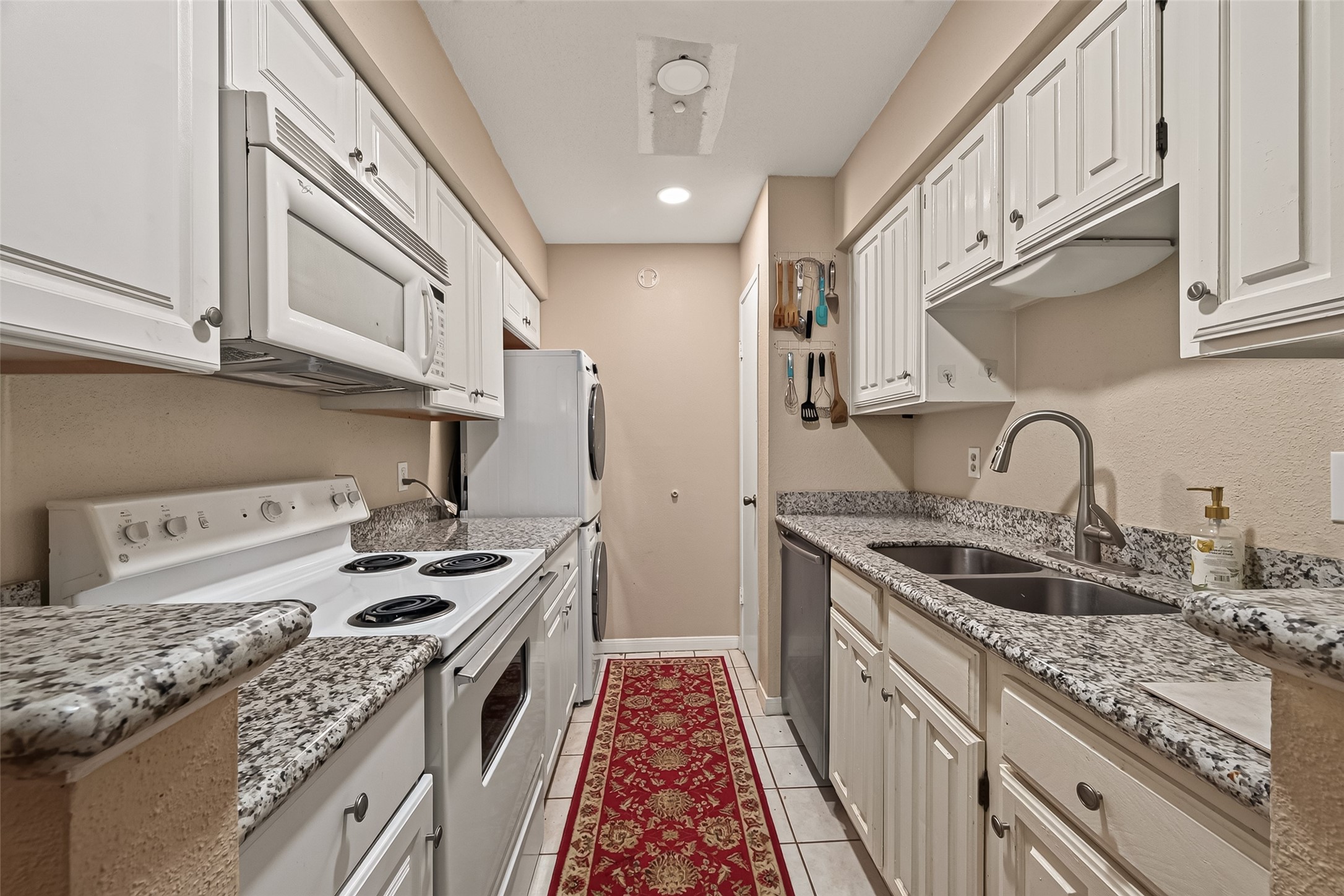 2120 Wilcrest Drive 220 Property Photo 12