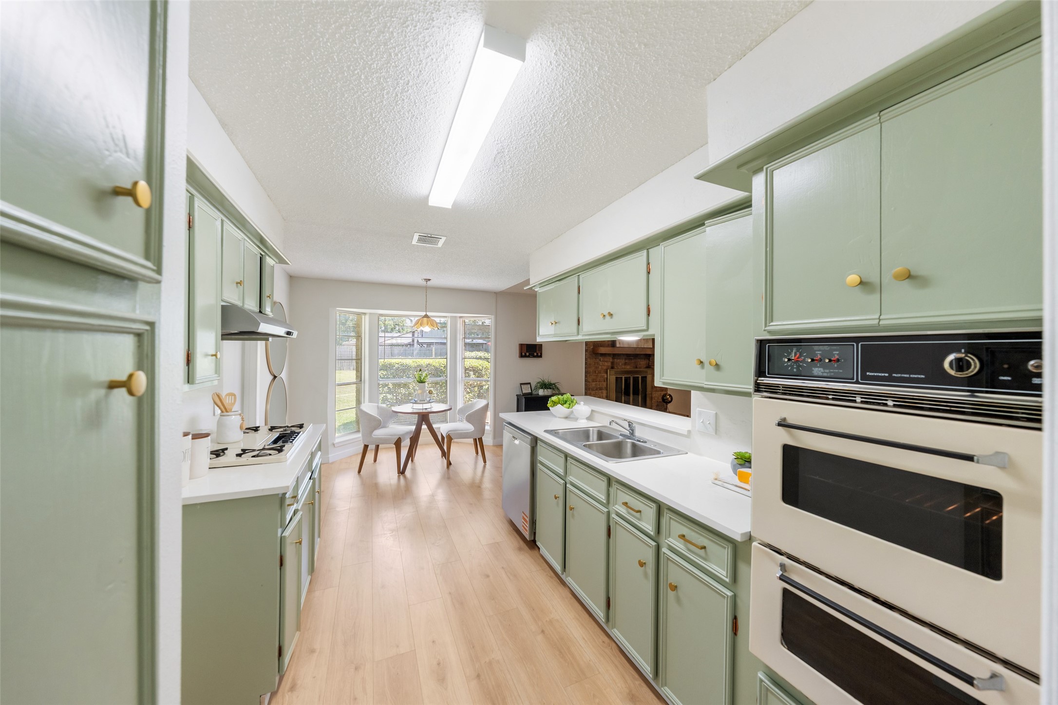 209 Pine Oak Drive Property Photo 1