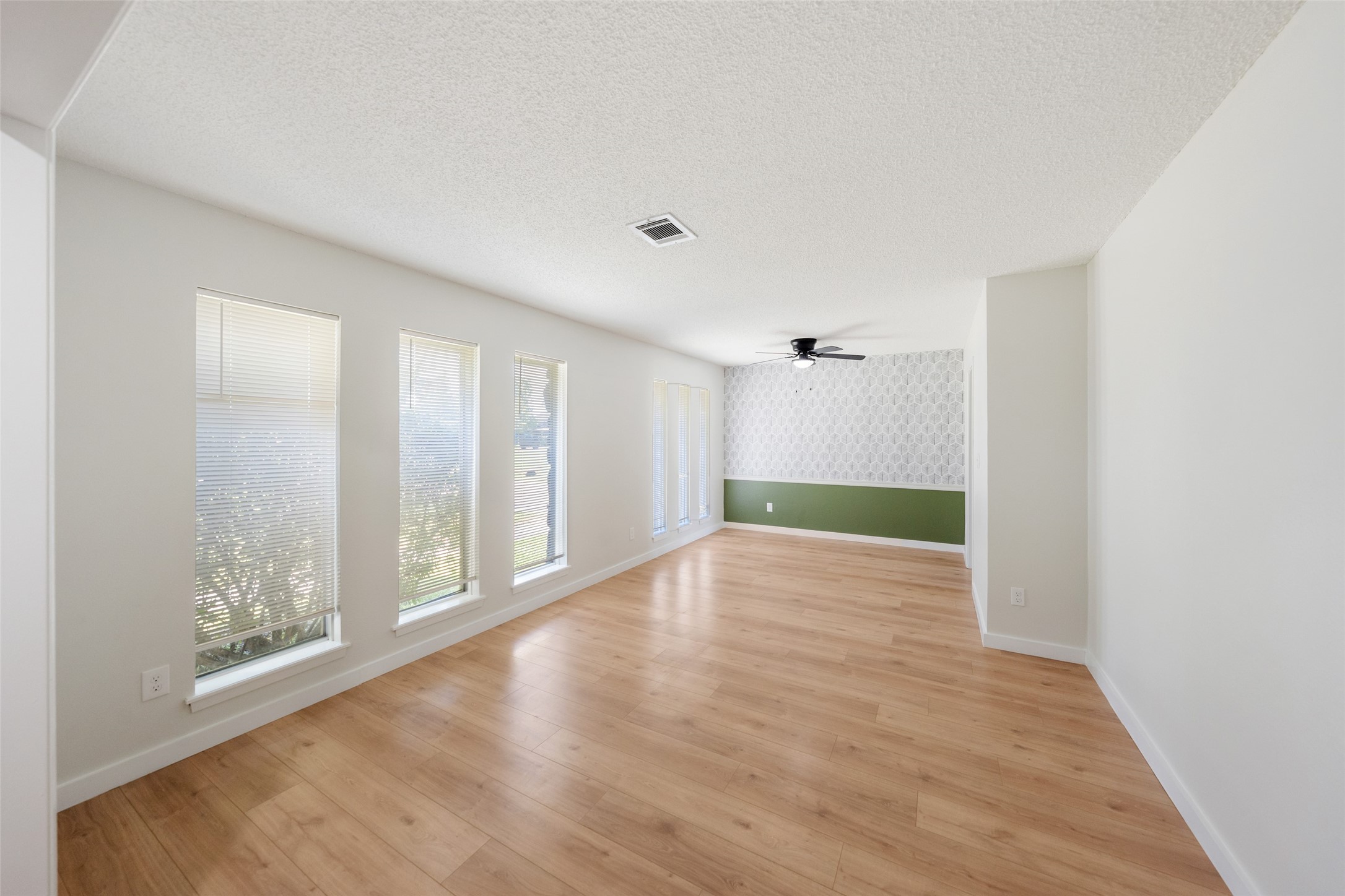 209 Pine Oak Drive Property Photo 8