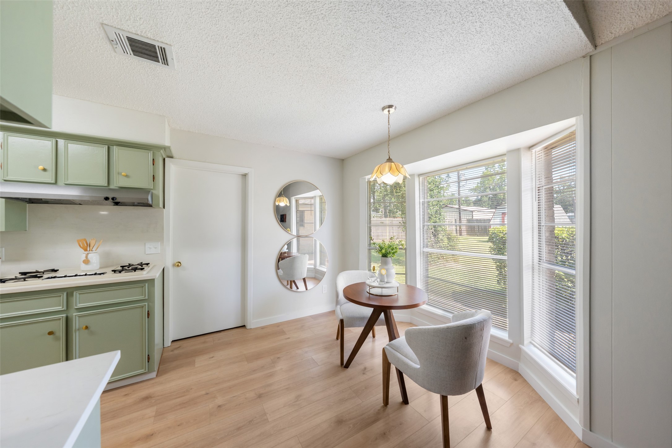 209 Pine Oak Drive Property Photo 13