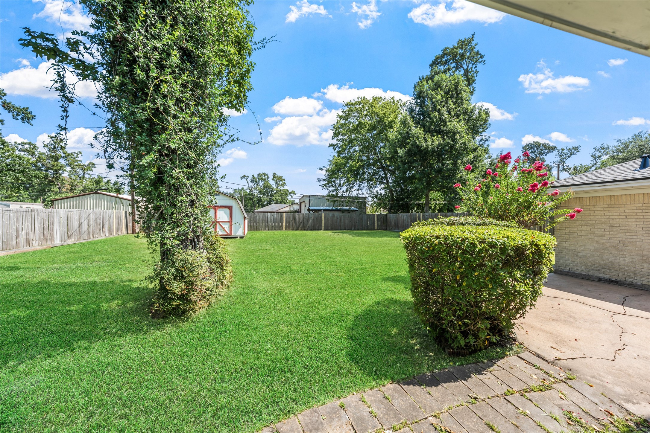 209 Pine Oak Drive Property Photo 29