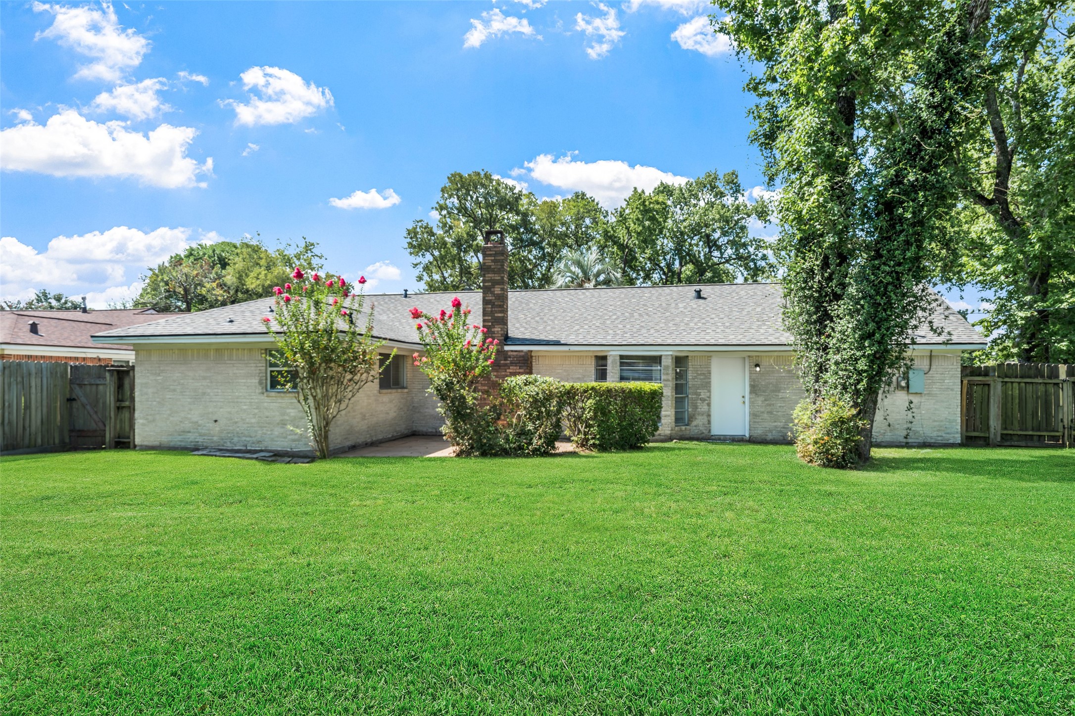 209 Pine Oak Drive Property Photo 32