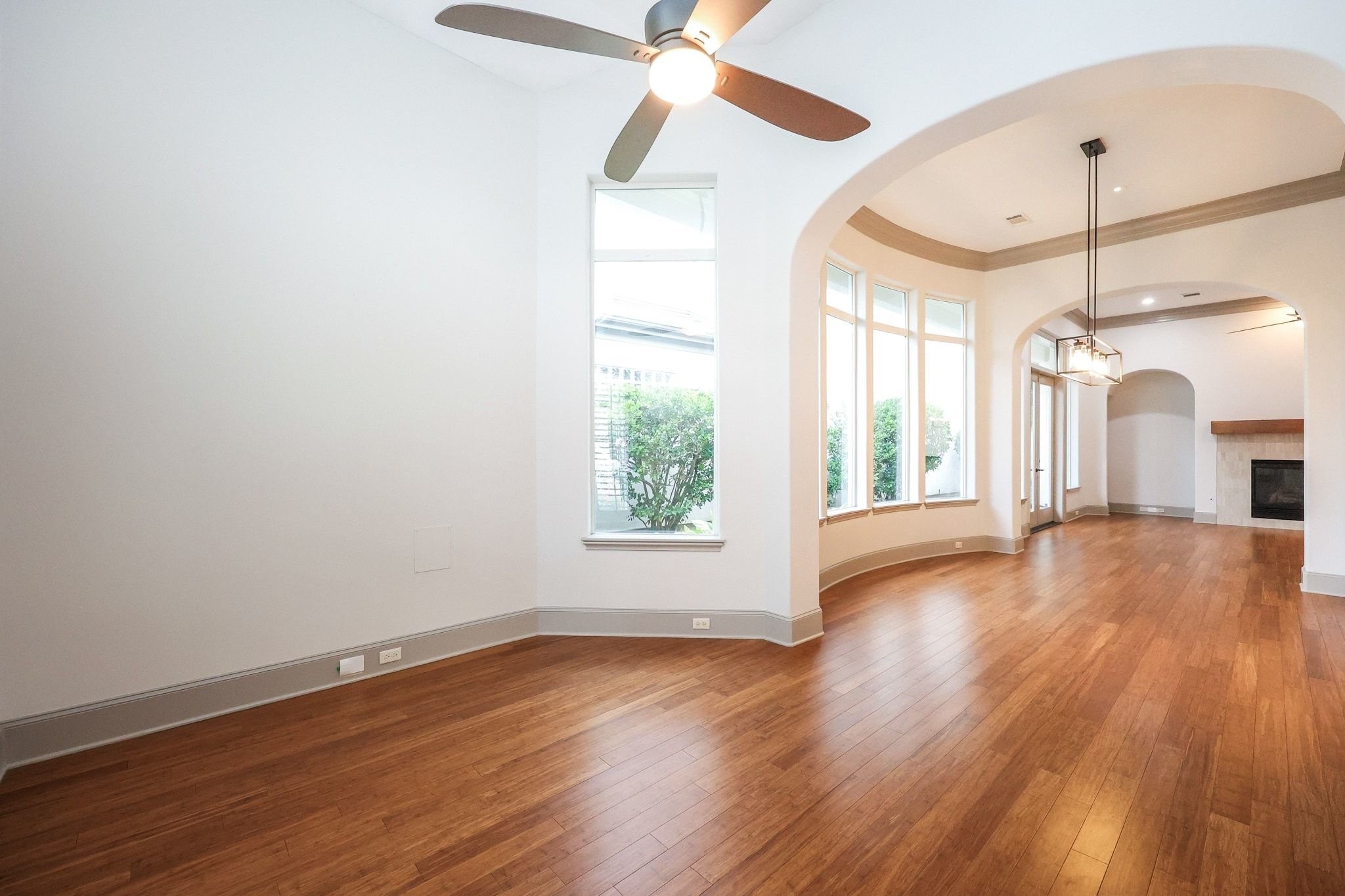 2702 Tudor Manor Property Photo 4