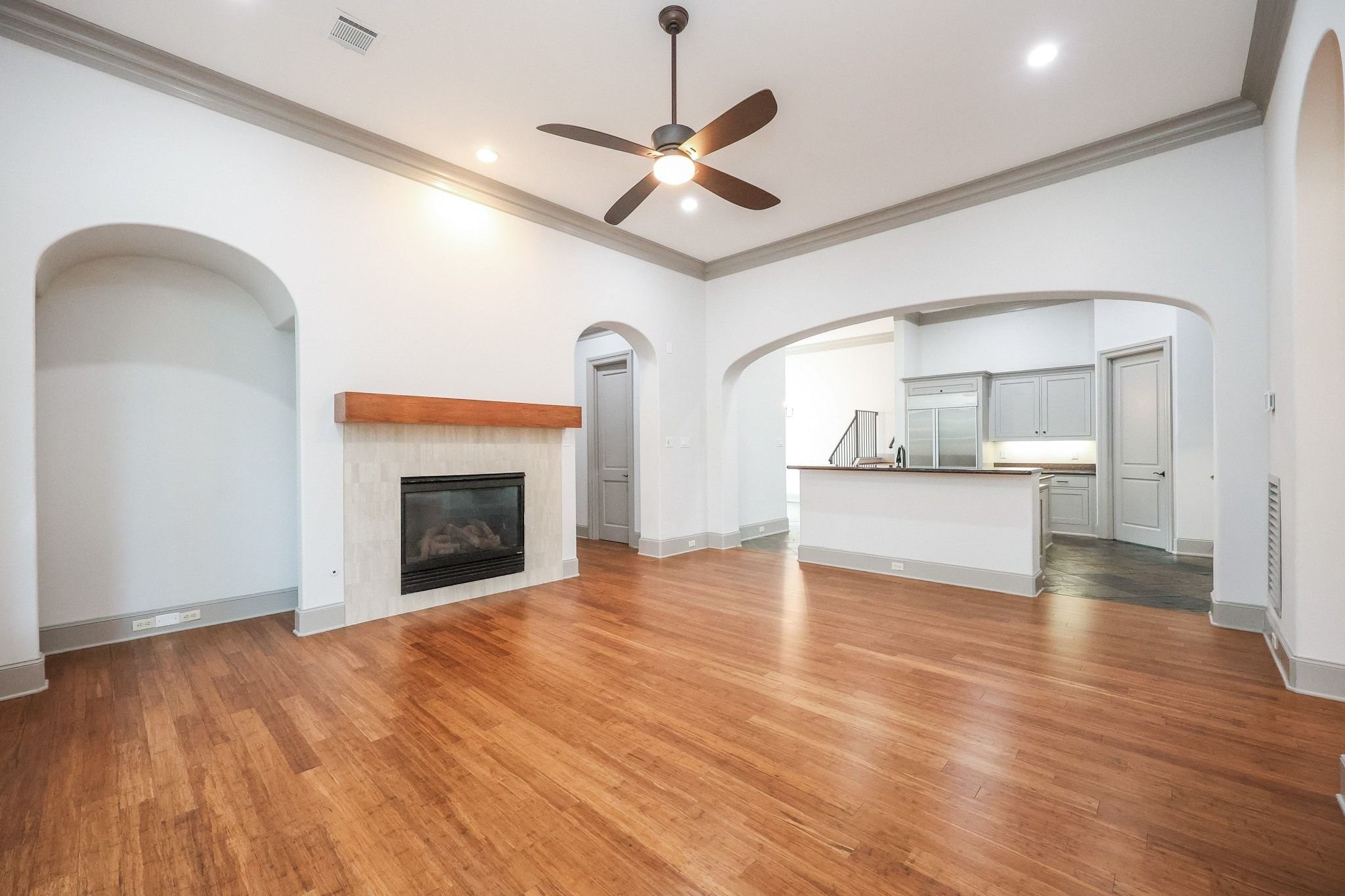 2702 Tudor Manor Property Photo 9