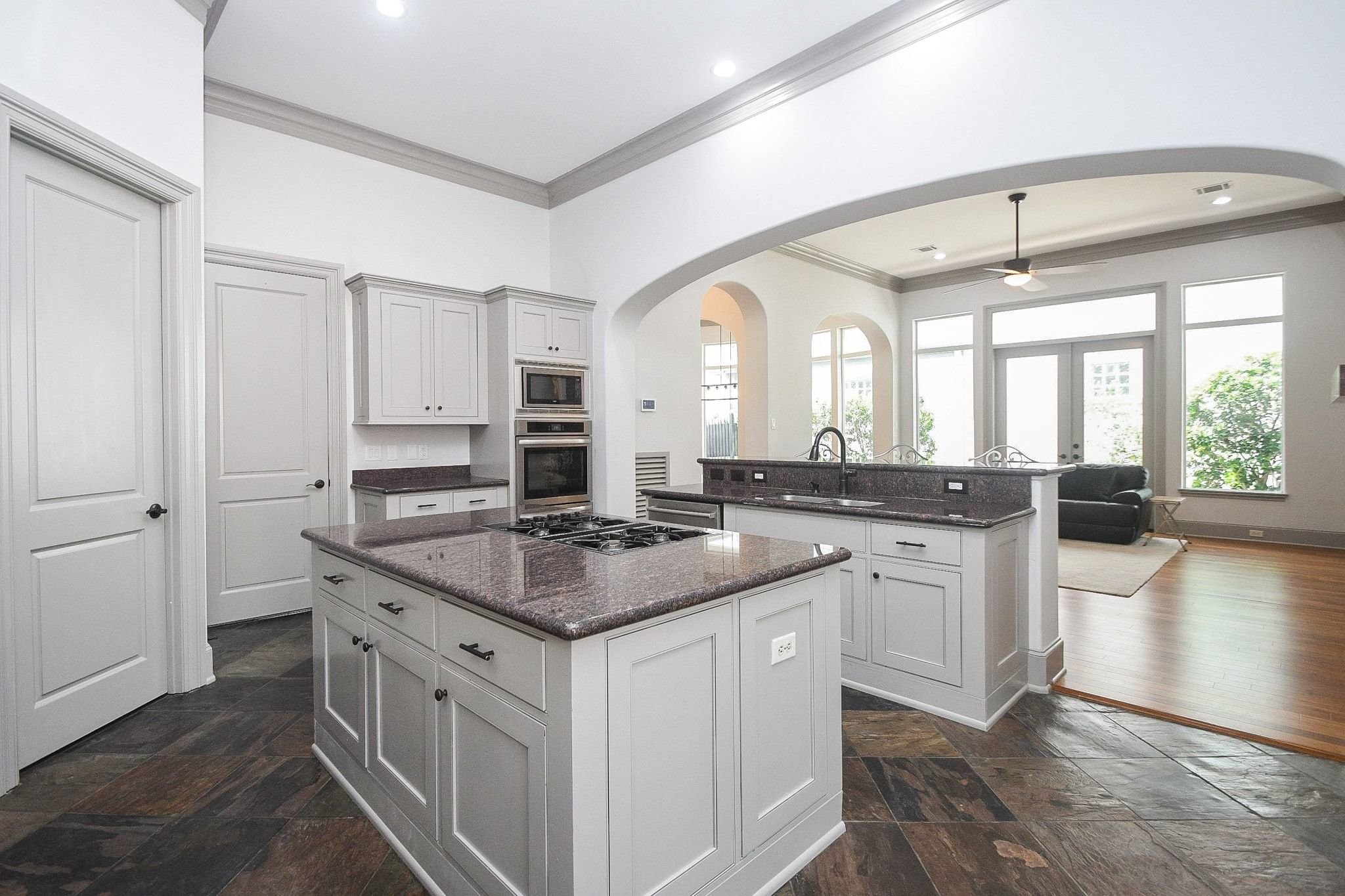 2702 Tudor Manor Property Photo 13